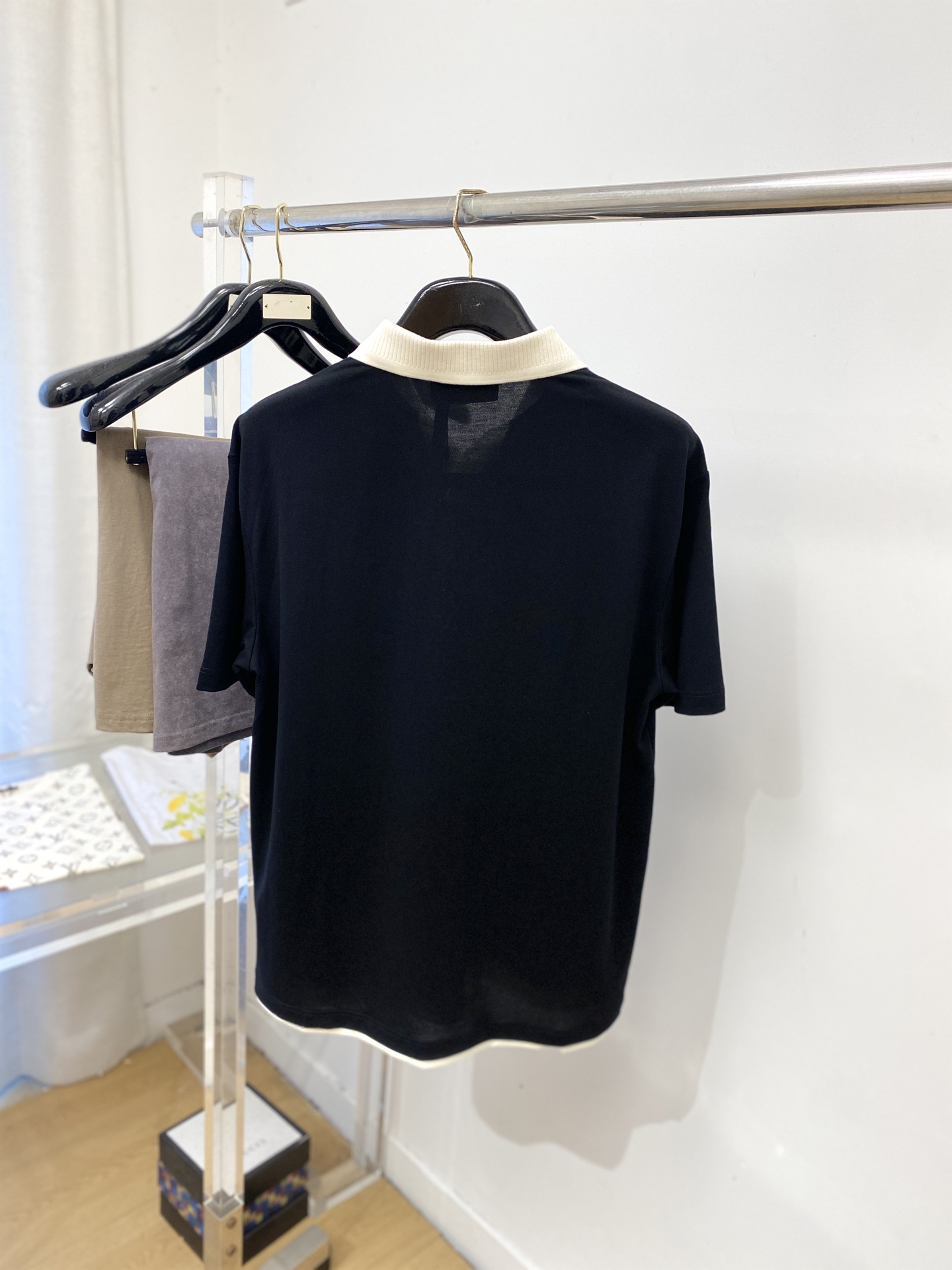 Loro Piana、2026新品短袖T恤，帅气时尚，简约百搭款。胸前精致刺绣字母Logo，面料棉 不仅