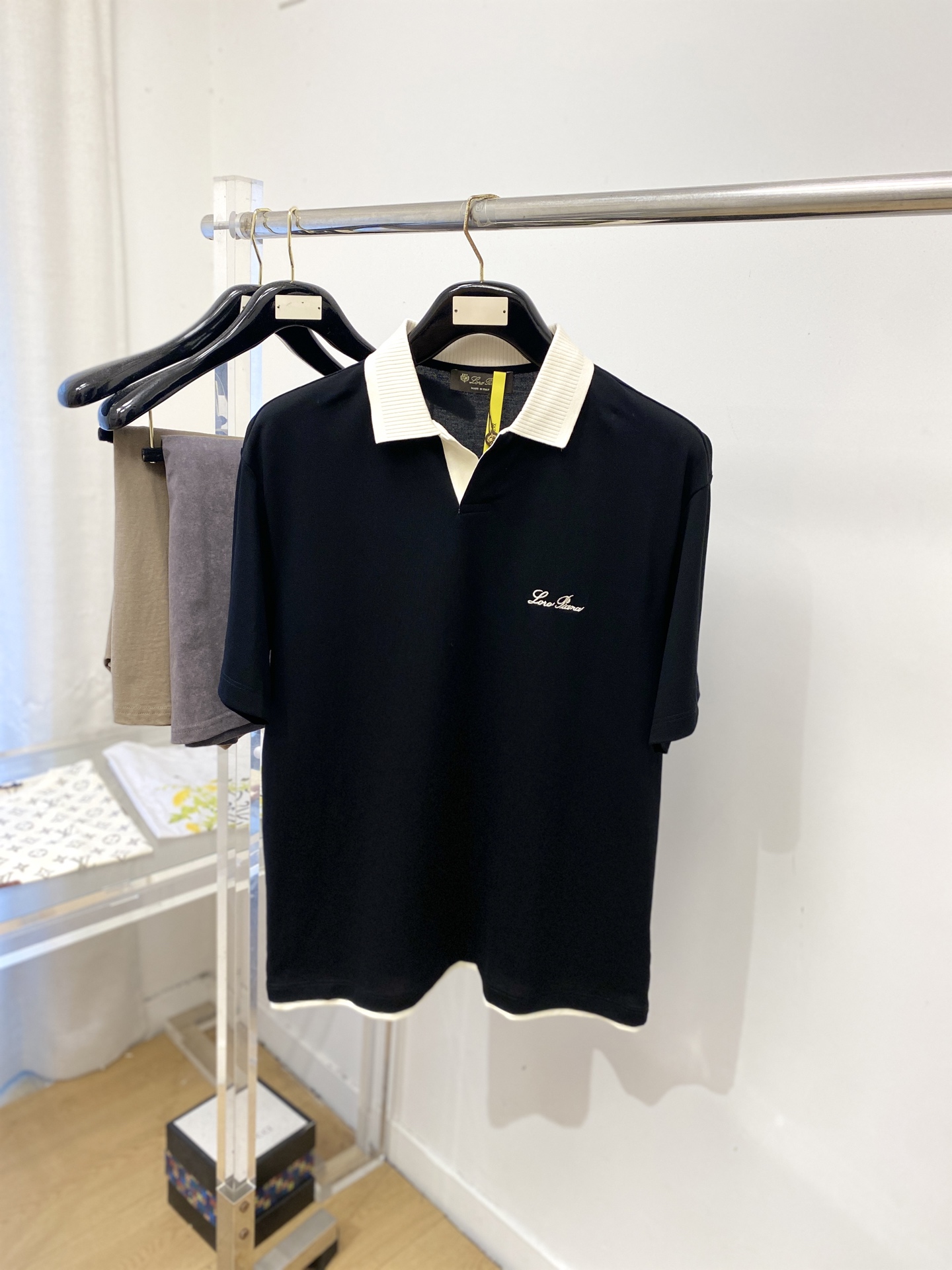 Loro Piana、2026新品短袖T恤，帅气时尚，简约百搭款。胸前精致刺绣字母Logo，面料棉 不仅