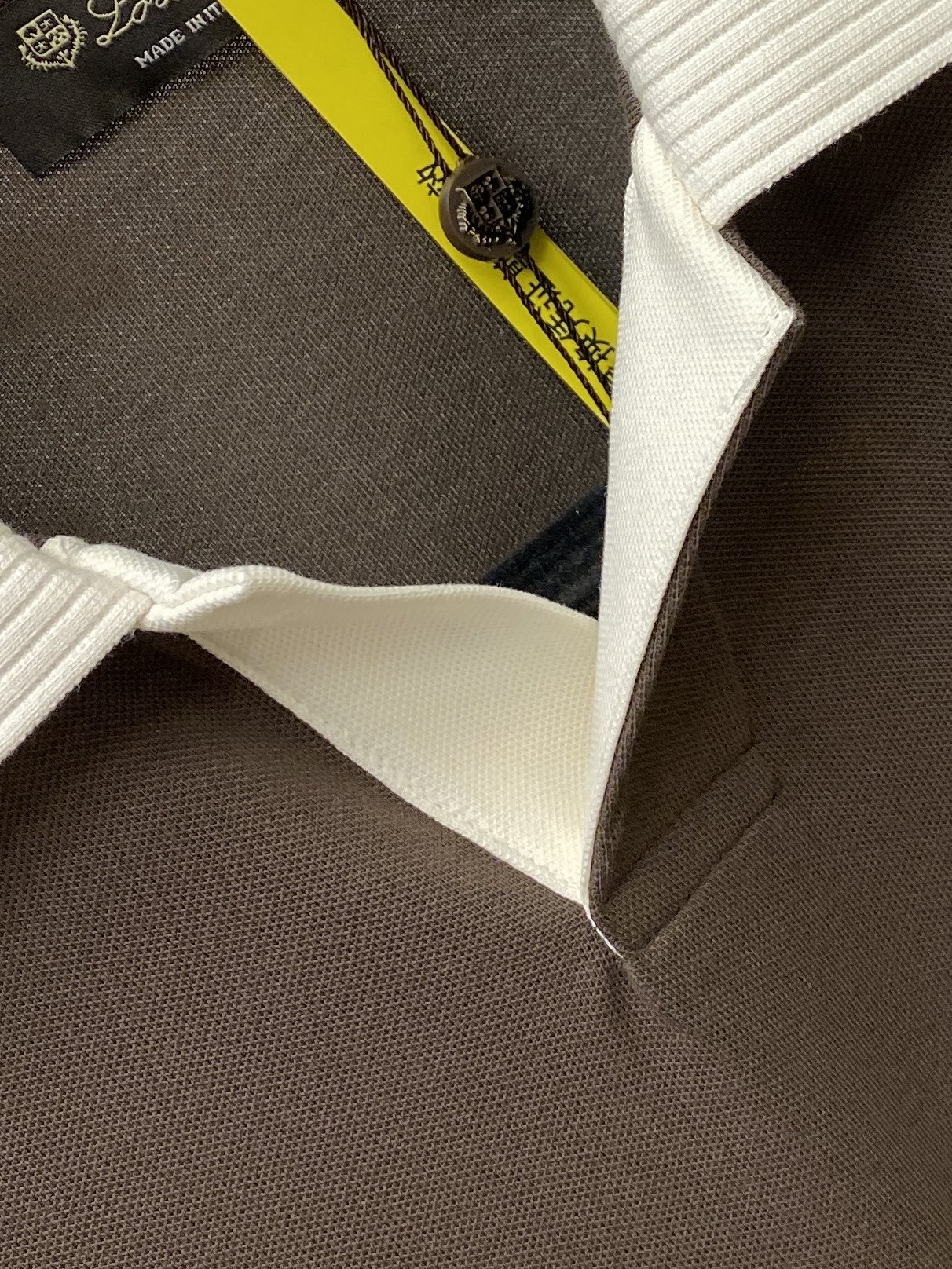 Loro Piana、2026新品短袖T恤，帅气时尚，简约百搭款。胸前精致刺绣字母Logo，面料棉 不仅