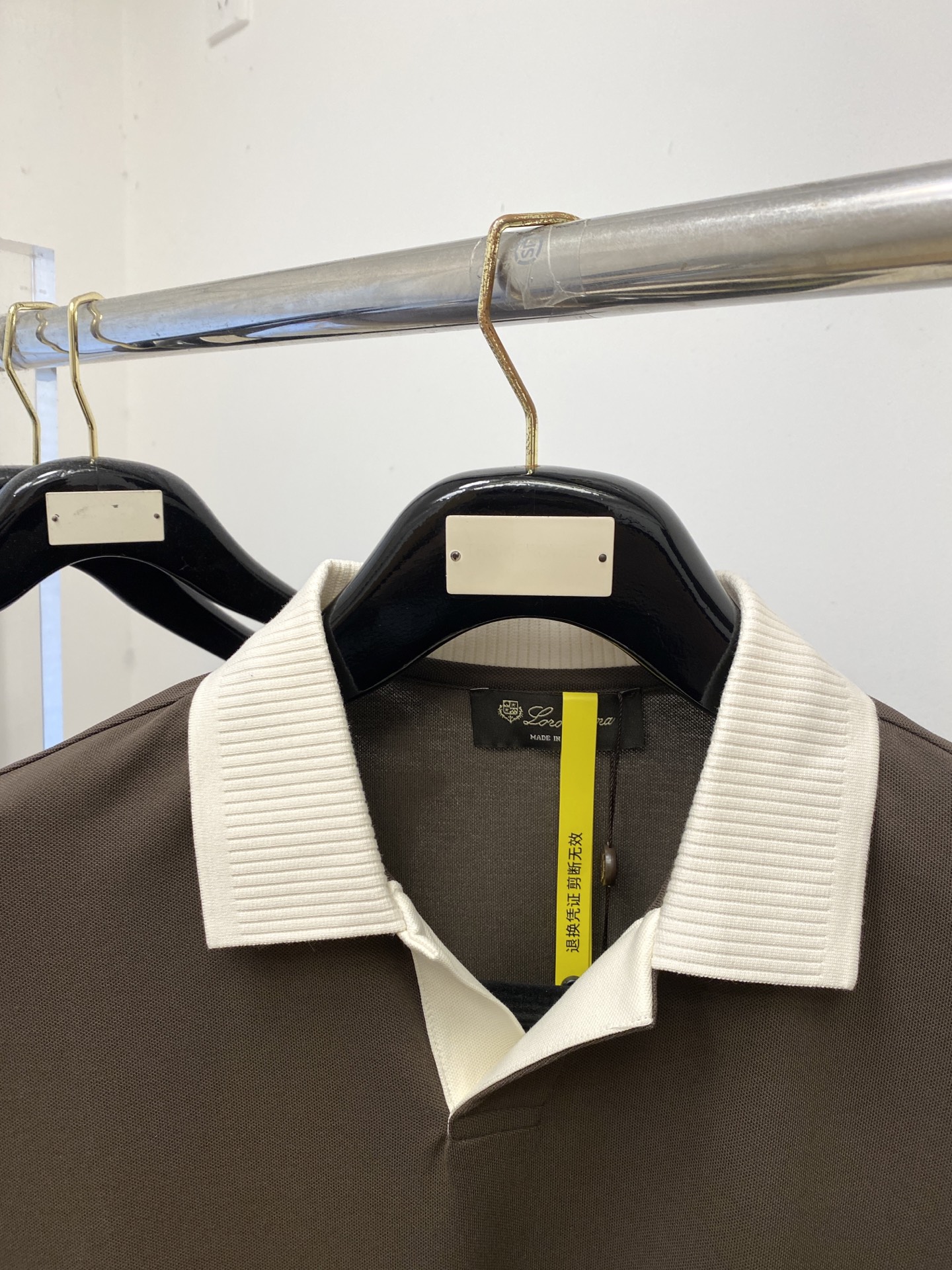 Loro Piana、2026新品短袖T恤，帅气时尚，简约百搭款。胸前精致刺绣字母Logo，面料棉 不仅