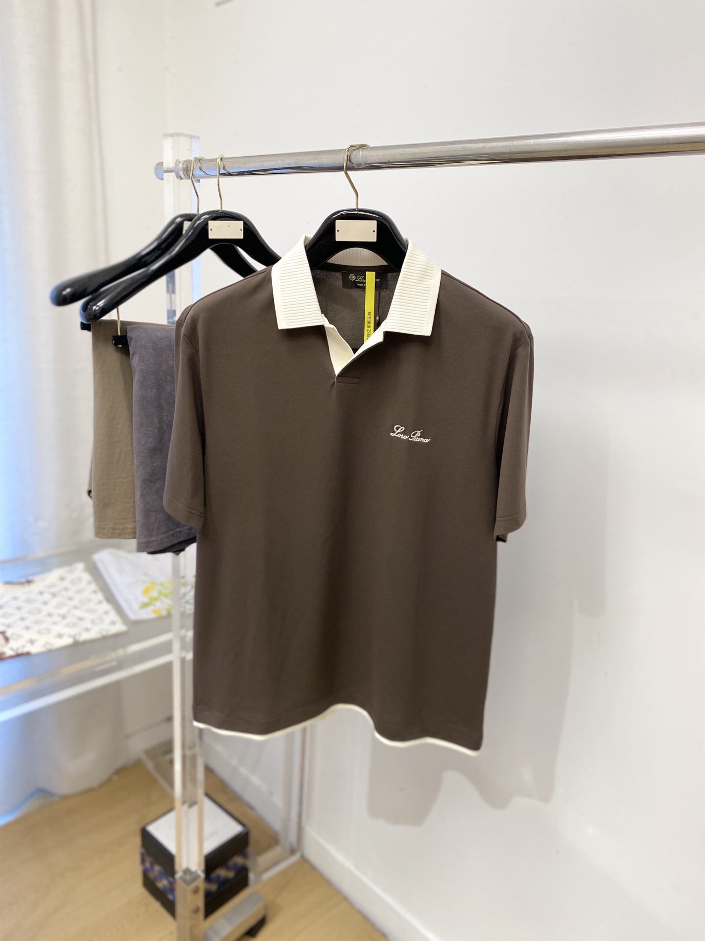 Loro Piana、2026新品短袖T恤，帅气时尚，简约百搭款。胸前精致刺绣字母Logo，面料棉 不仅