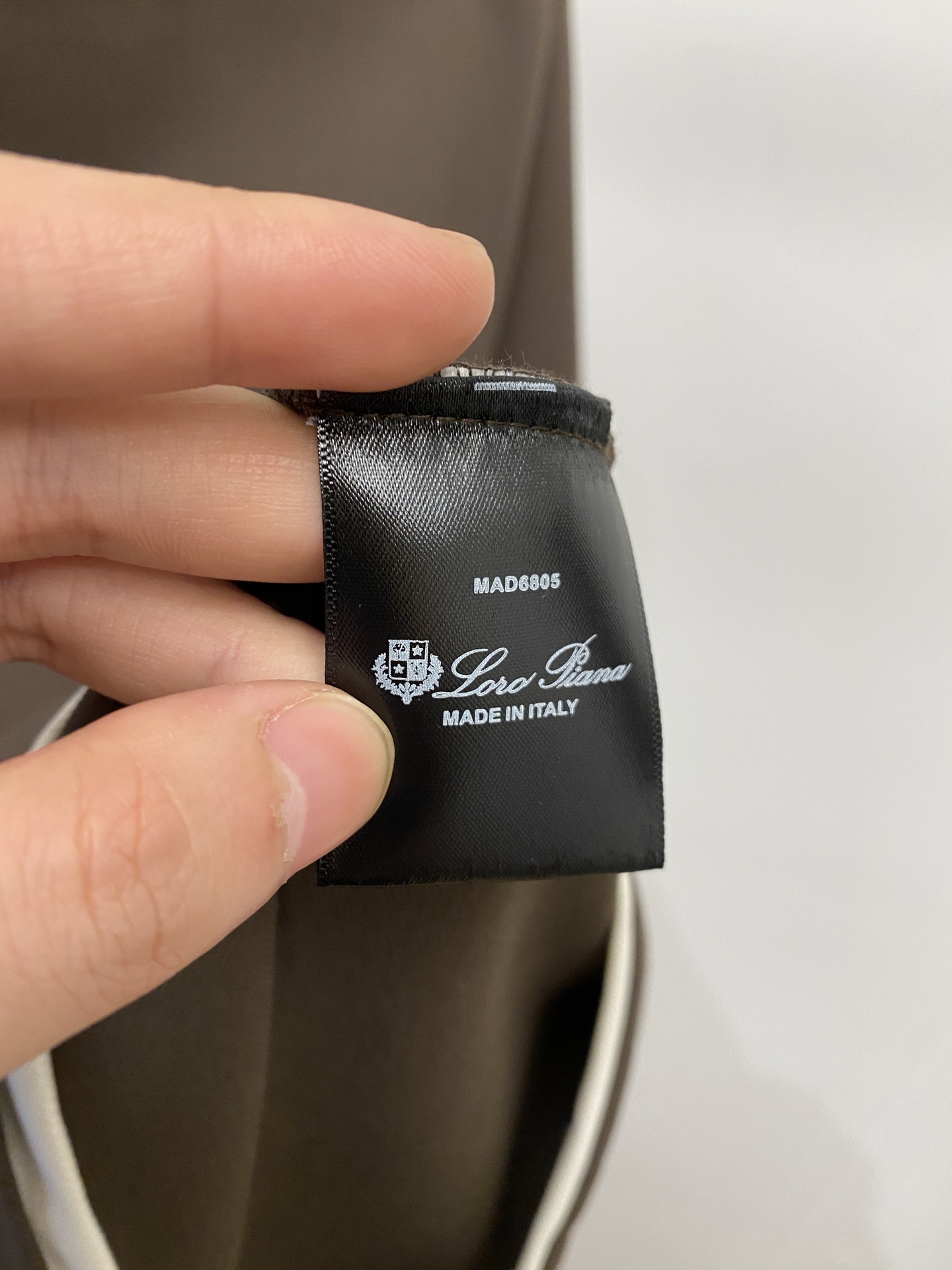 Loro Piana、2026新品短袖T恤，帅气时尚，简约百搭款。胸前精致刺绣字母Logo，面料棉 不仅