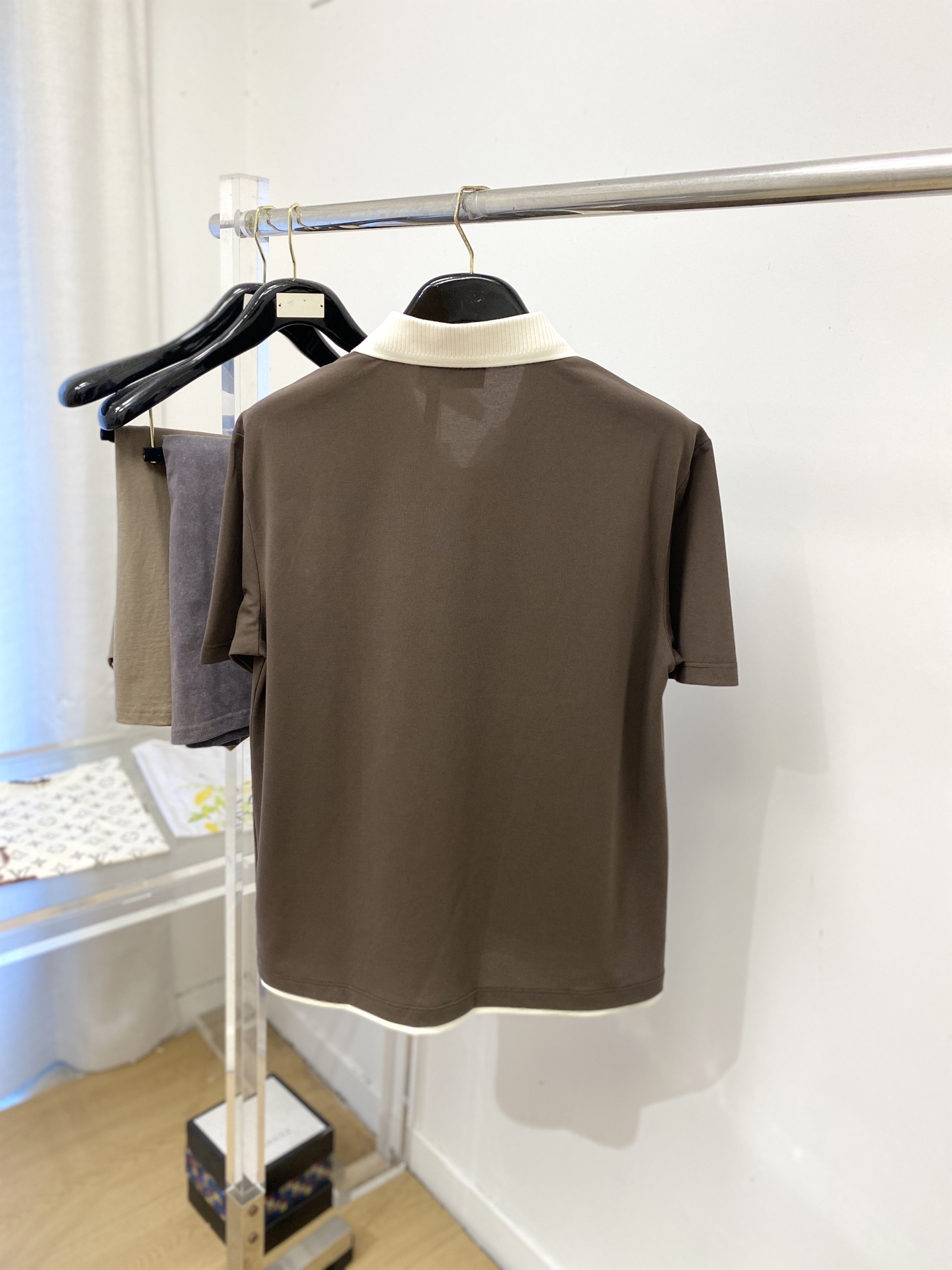 Loro Piana、2026新品短袖T恤，帅气时尚，简约百搭款。胸前精致刺绣字母Logo，面料棉 不仅