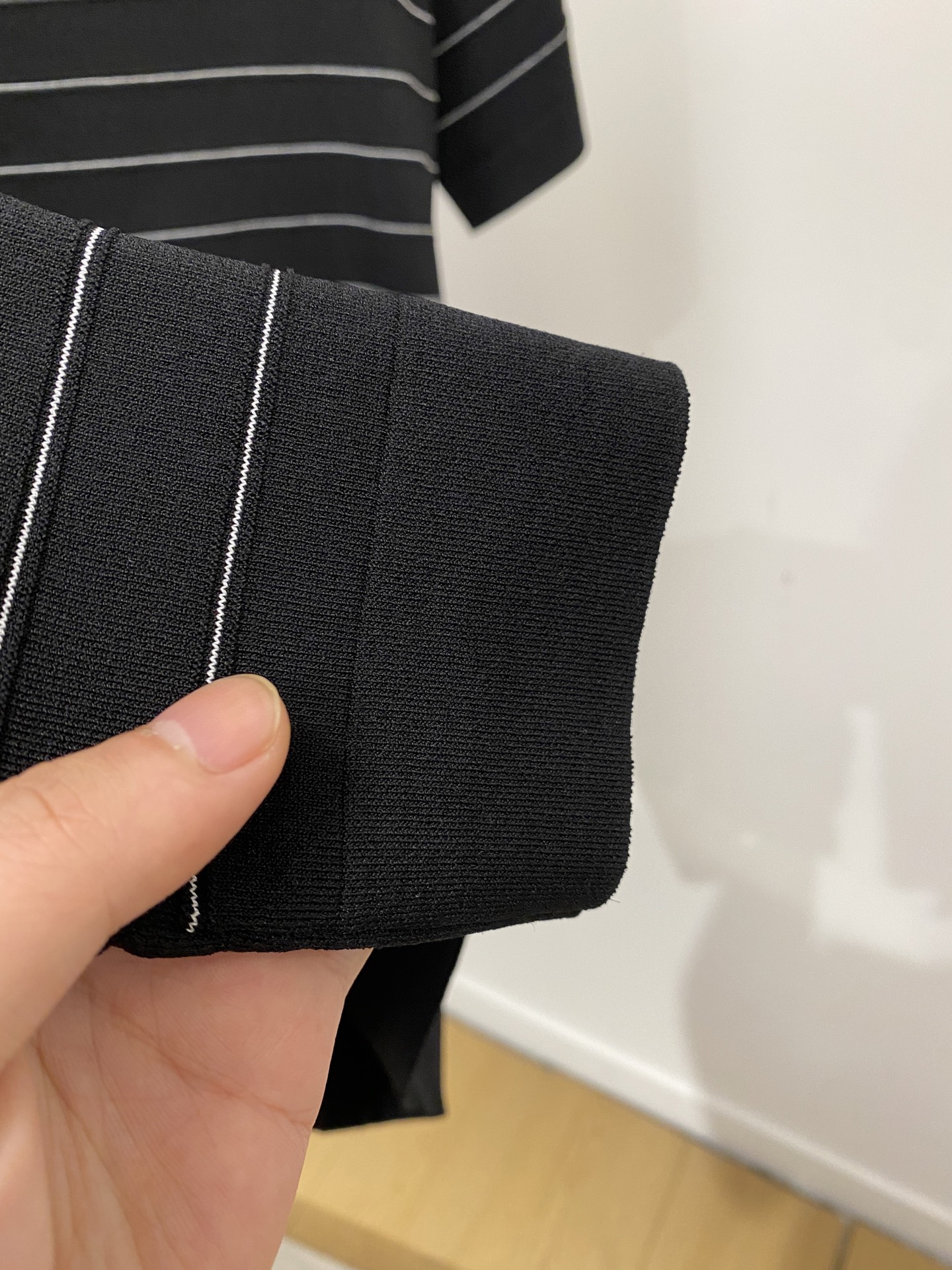 Loro Piana、2026新品短袖T恤，帅气时尚，简约百搭款。胸前设计凹凸字母Logo，面料针织 不