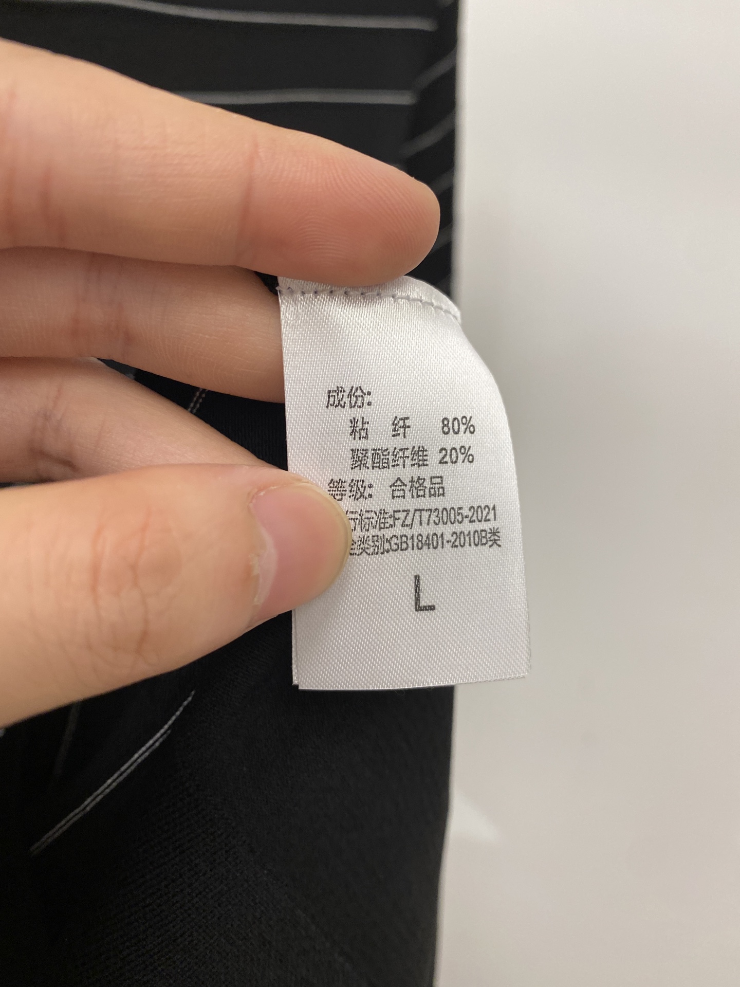 Loro Piana、2026新品短袖T恤，帅气时尚，简约百搭款。胸前设计凹凸字母Logo，面料针织 不