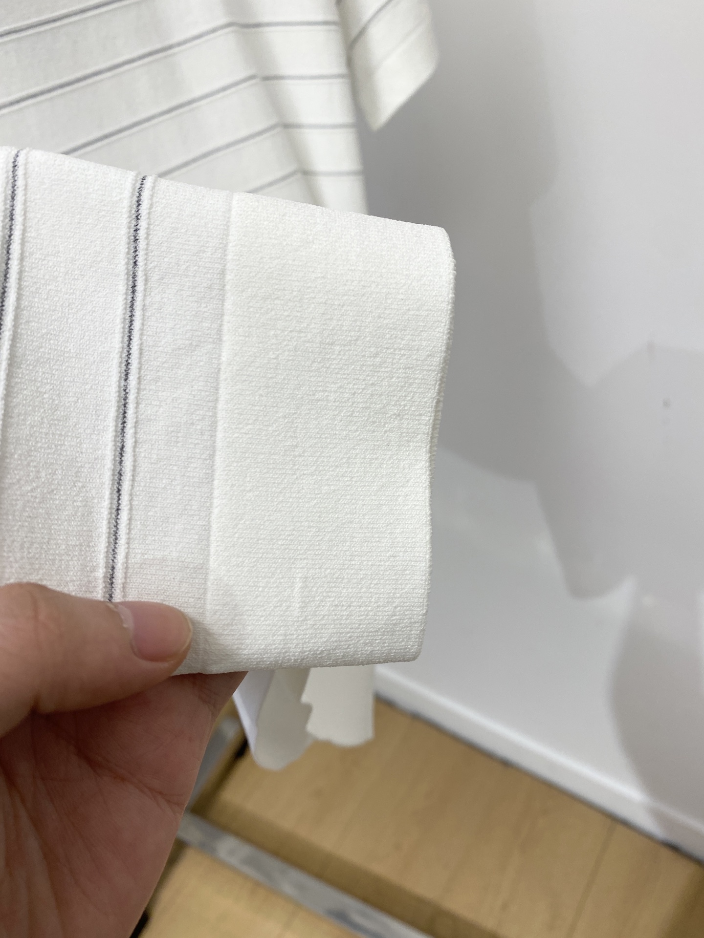 Loro Piana、2026新品短袖T恤，帅气时尚，简约百搭款。胸前设计凹凸字母Logo，面料针织 不