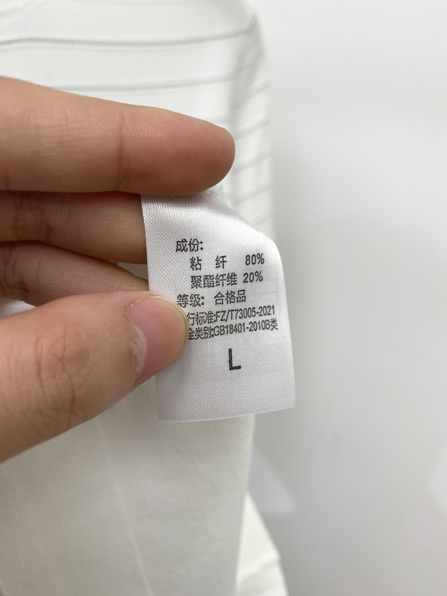 Loro Piana、2026新品短袖T恤，帅气时尚，简约百搭款。胸前设计凹凸字母Logo，面料针织 不