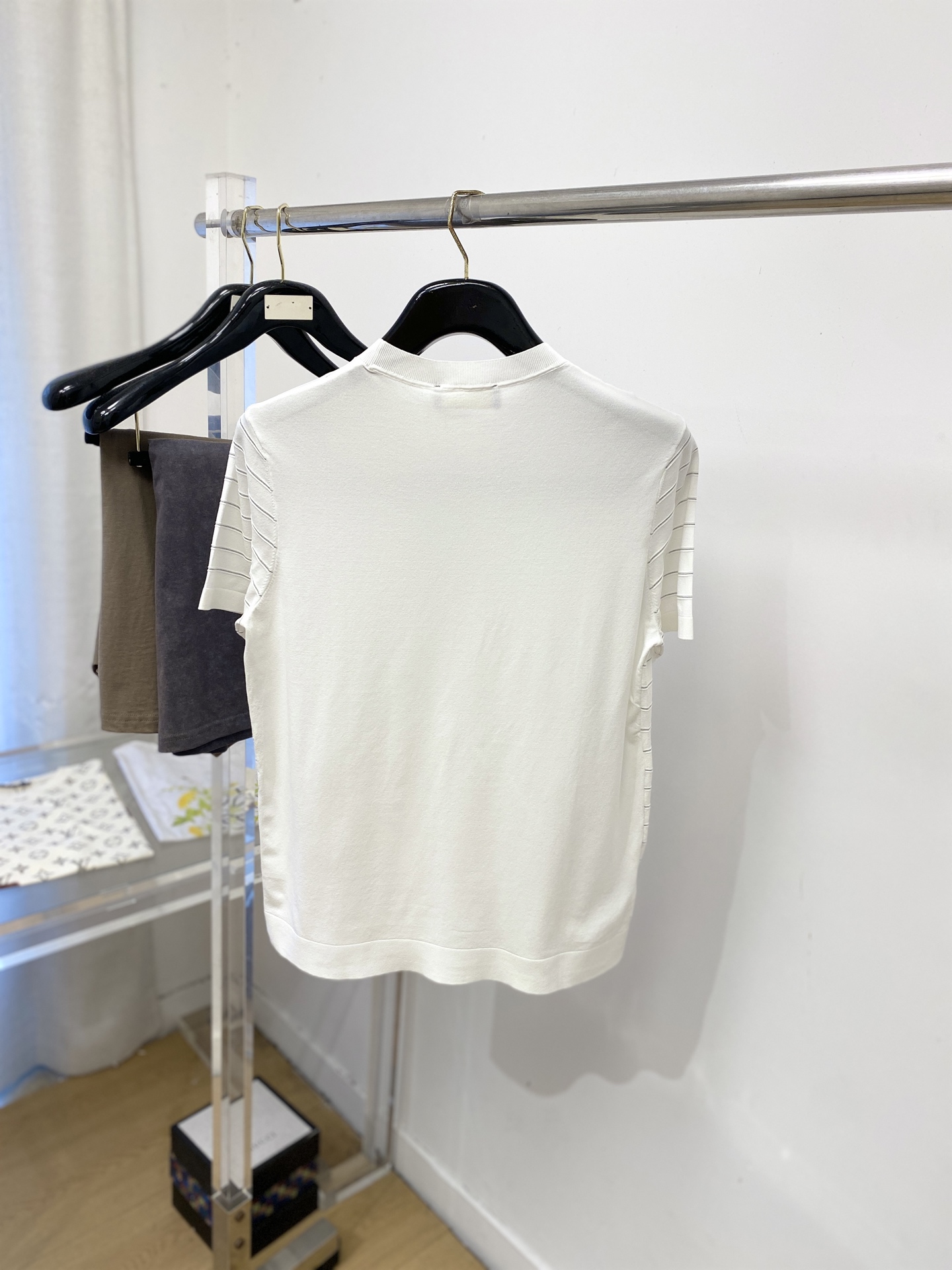 Loro Piana、2026新品短袖T恤，帅气时尚，简约百搭款。胸前设计凹凸字母Logo，面料针织 不