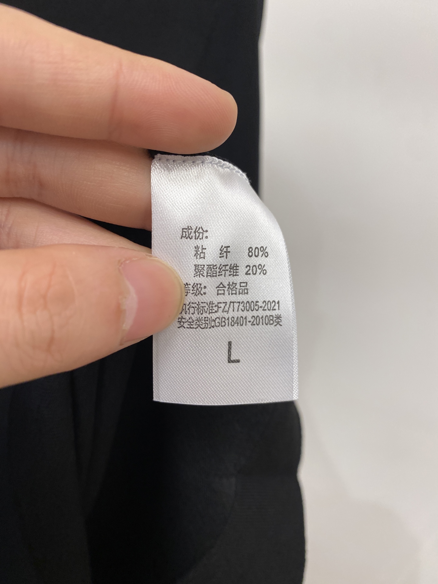 迪奥、2026新品短袖T恤，帅气时尚，简约百搭款。胸前精致刺绣图案字母logo，面料针织 不仅挺括，保持