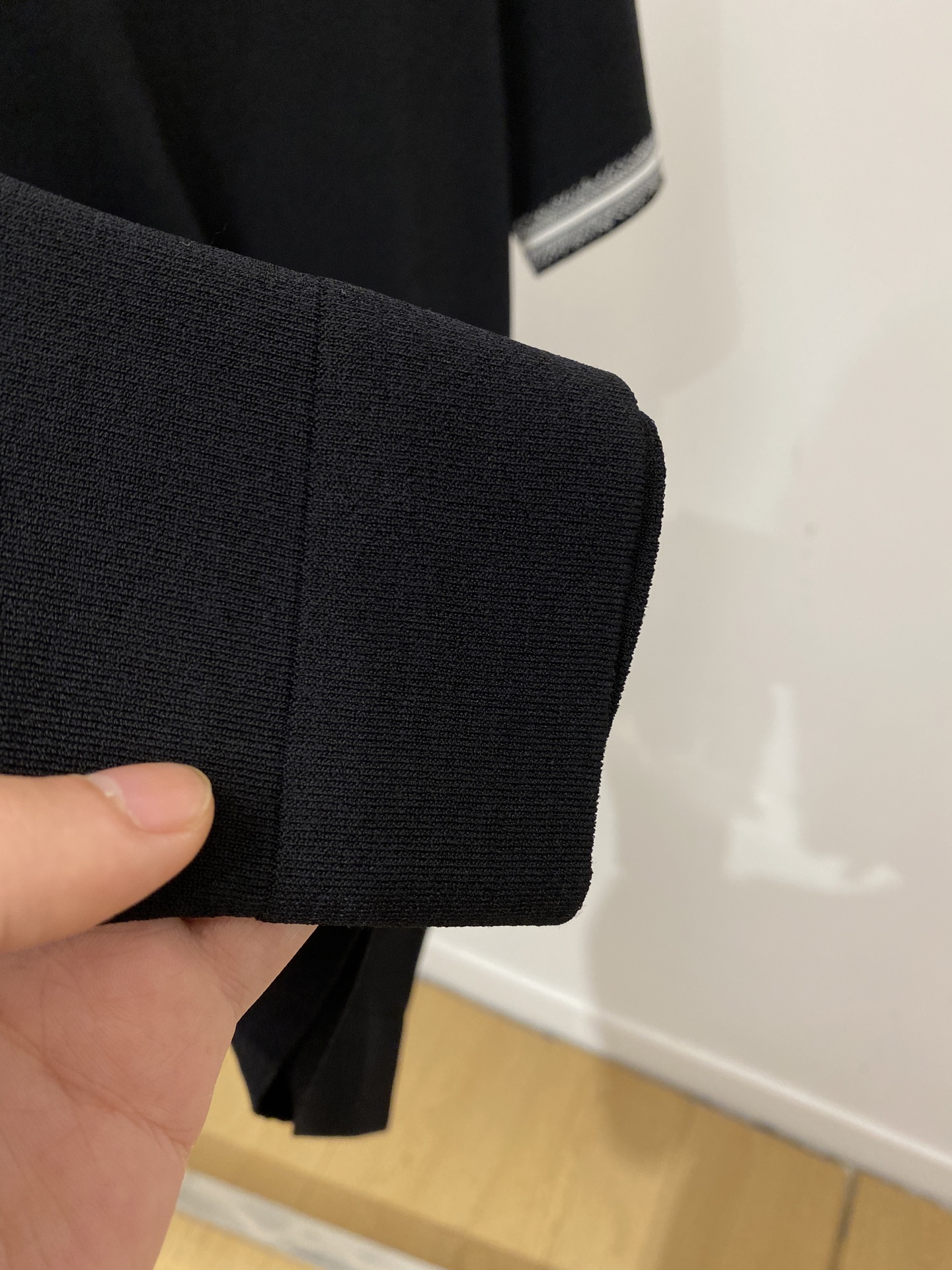 迪奥、2026新品短袖T恤，帅气时尚，简约百搭款。胸前精致刺绣图案字母logo，面料针织 不仅挺括，保持