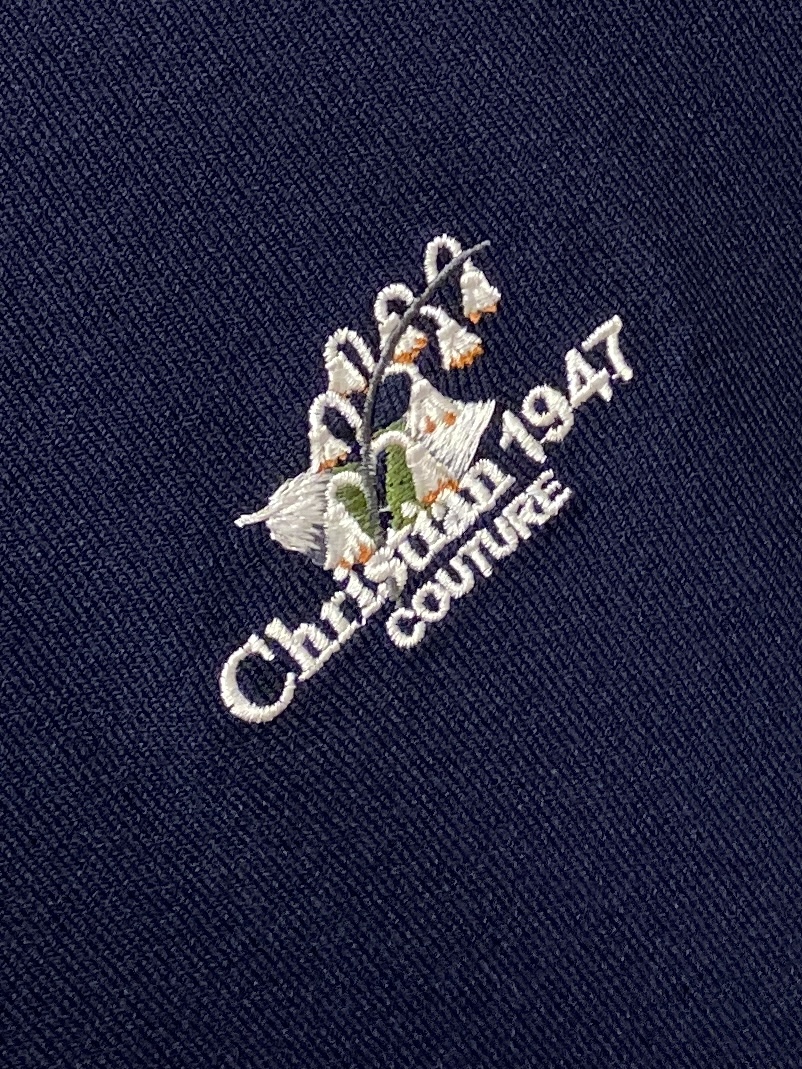 迪奥、2026新品短袖T恤，帅气时尚，简约百搭款。胸前精致刺绣图案字母logo，面料针织 不仅挺括，保持