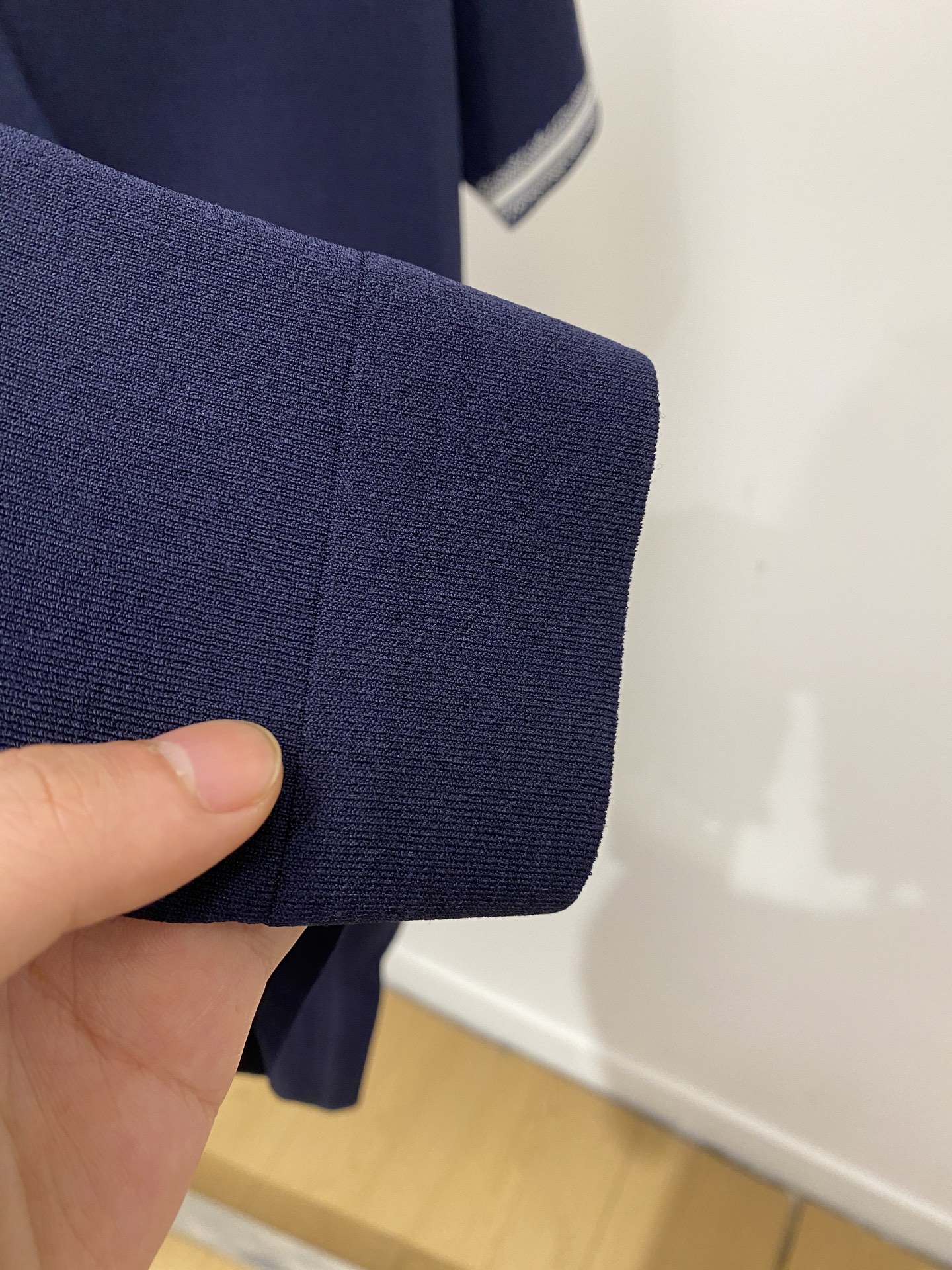 迪奥、2026新品短袖T恤，帅气时尚，简约百搭款。胸前精致刺绣图案字母logo，面料针织 不仅挺括，保持