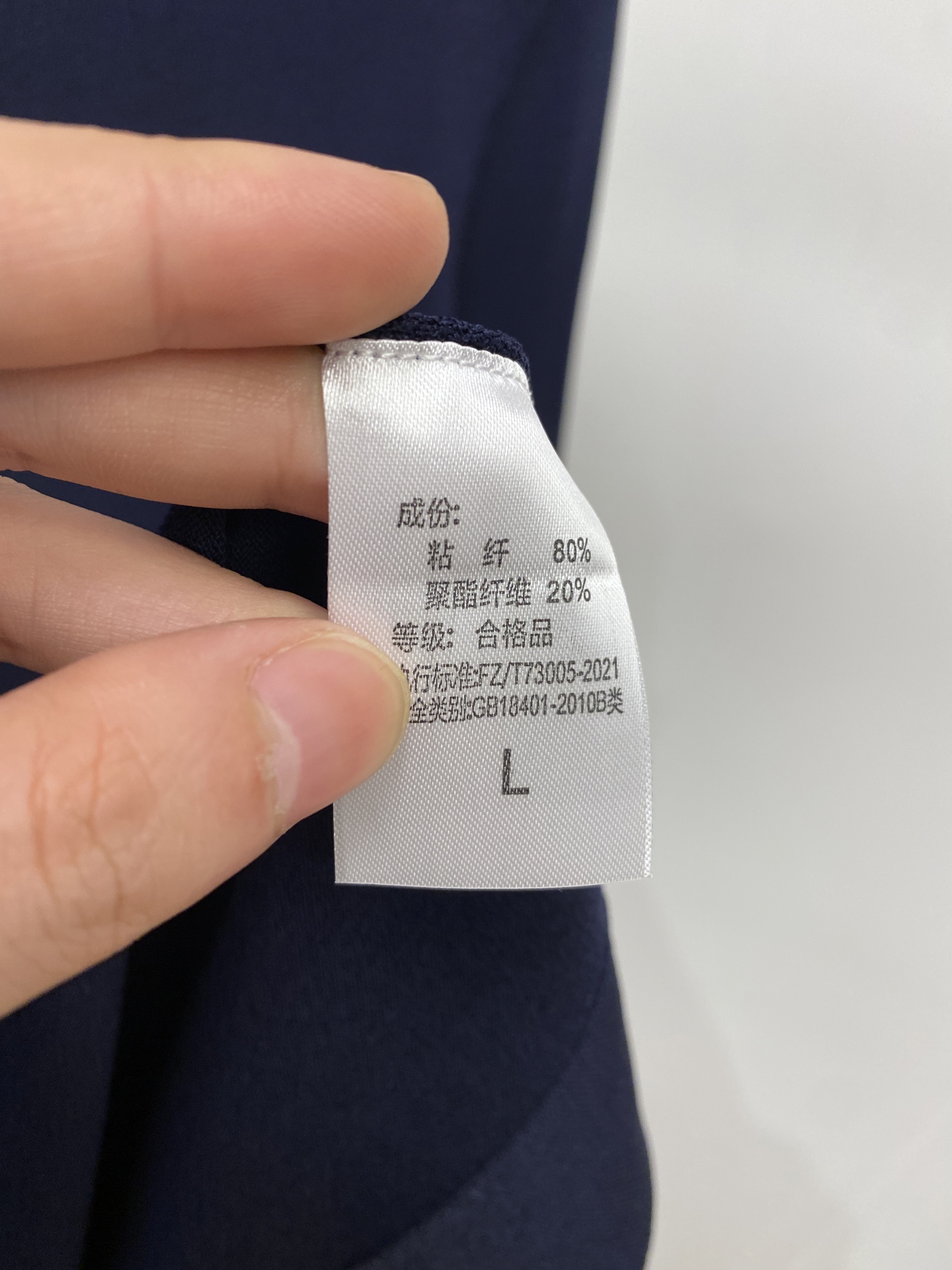 迪奥、2026新品短袖T恤，帅气时尚，简约百搭款。胸前精致刺绣图案字母logo，面料针织 不仅挺括，保持