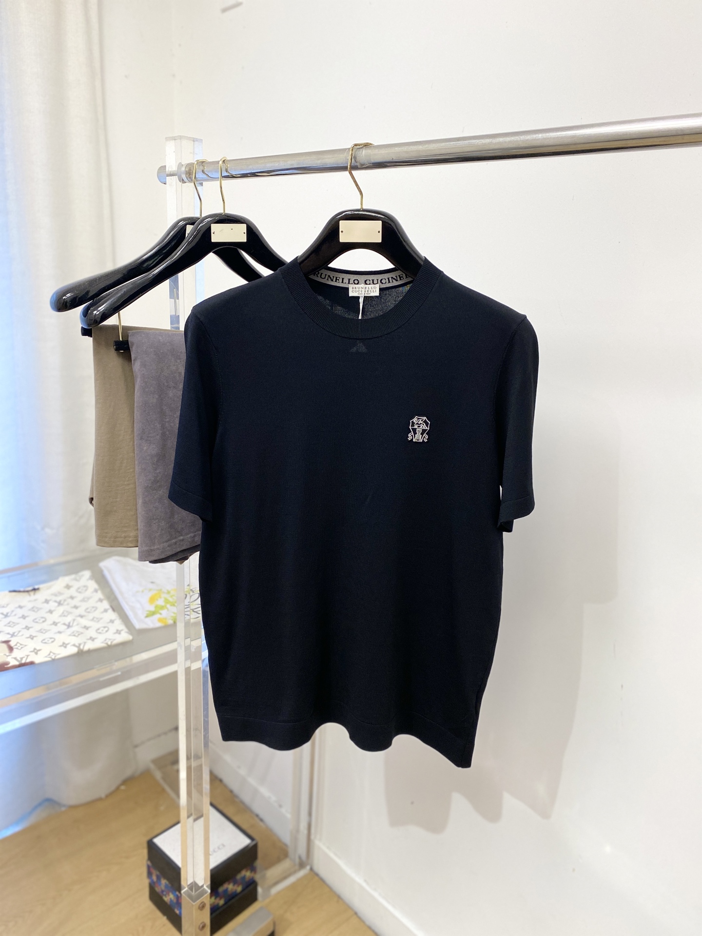 ￼ Brunello Cucinelli、2026新品短袖T恤，帅气时尚，简约百搭款。胸前精致刺绣图案l