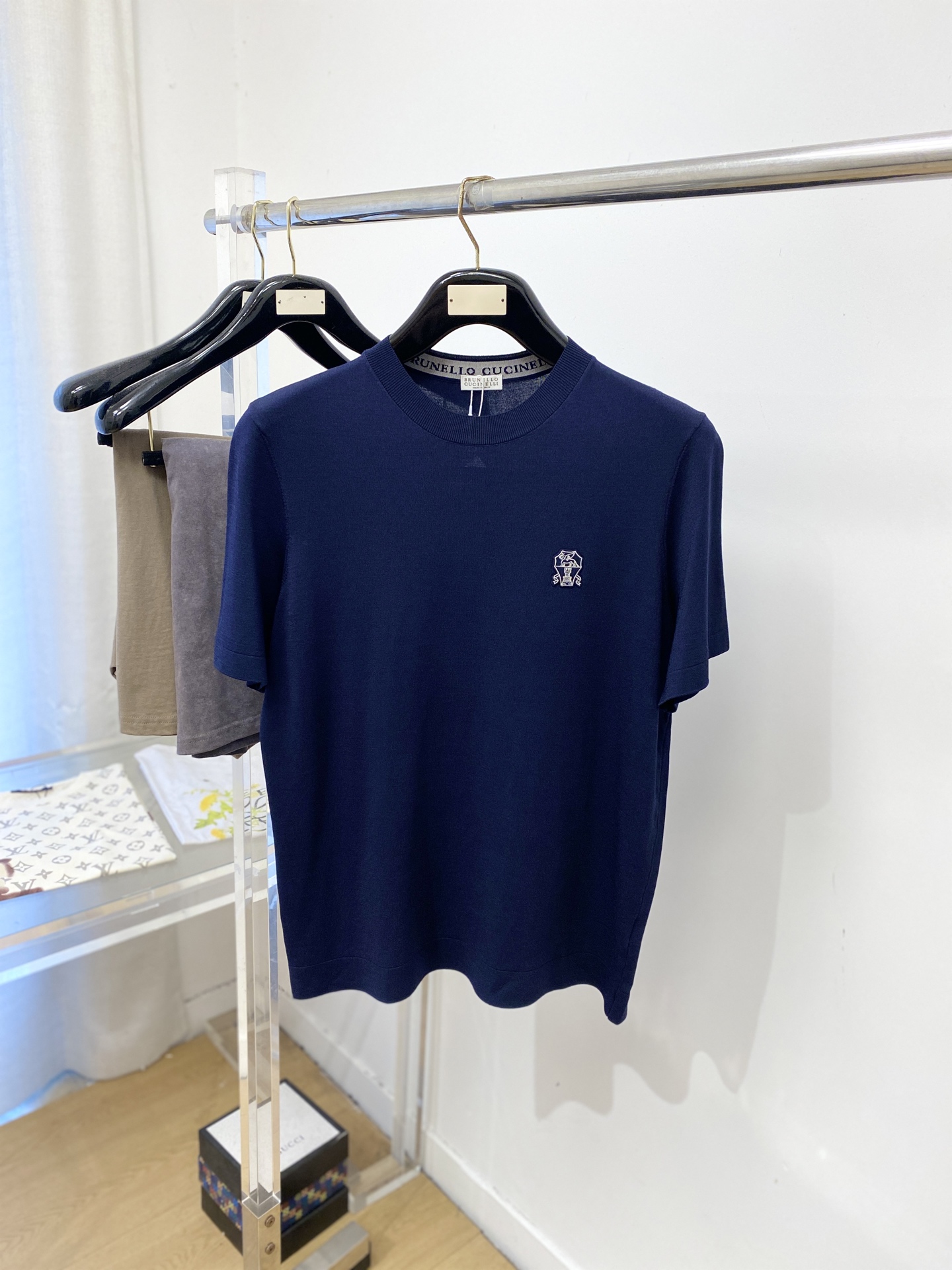 Brunello Cucinelli、2026新品短袖T恤，帅气时尚，简约百搭款。胸前精致刺绣图案log