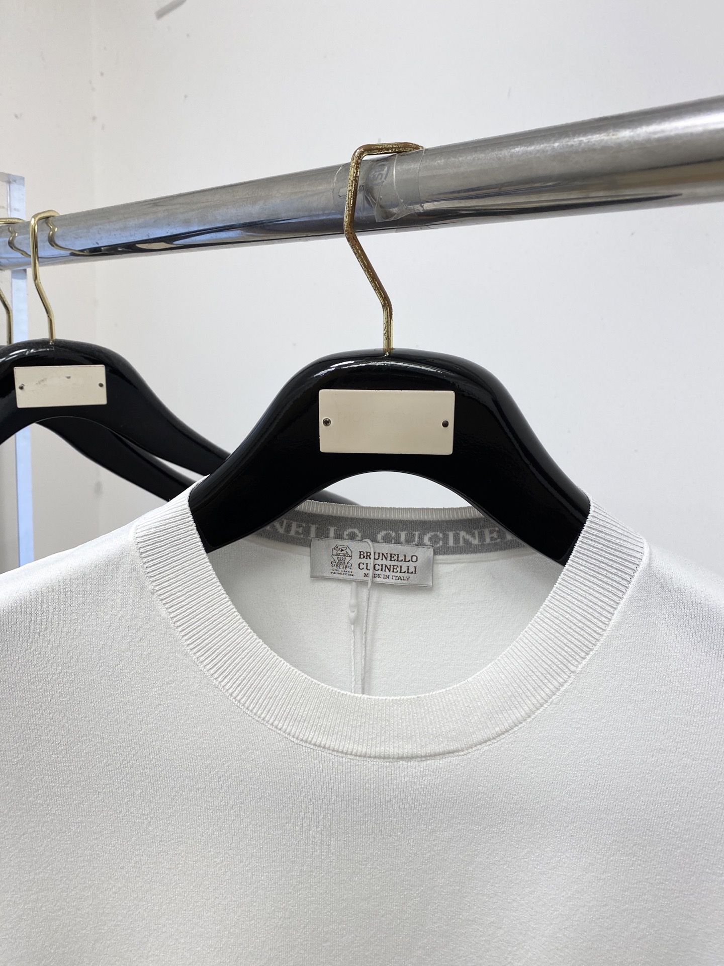 Brunello Cucinelli、2026新品短袖T恤，帅气时尚，简约百搭款。胸前精致刺绣图案log