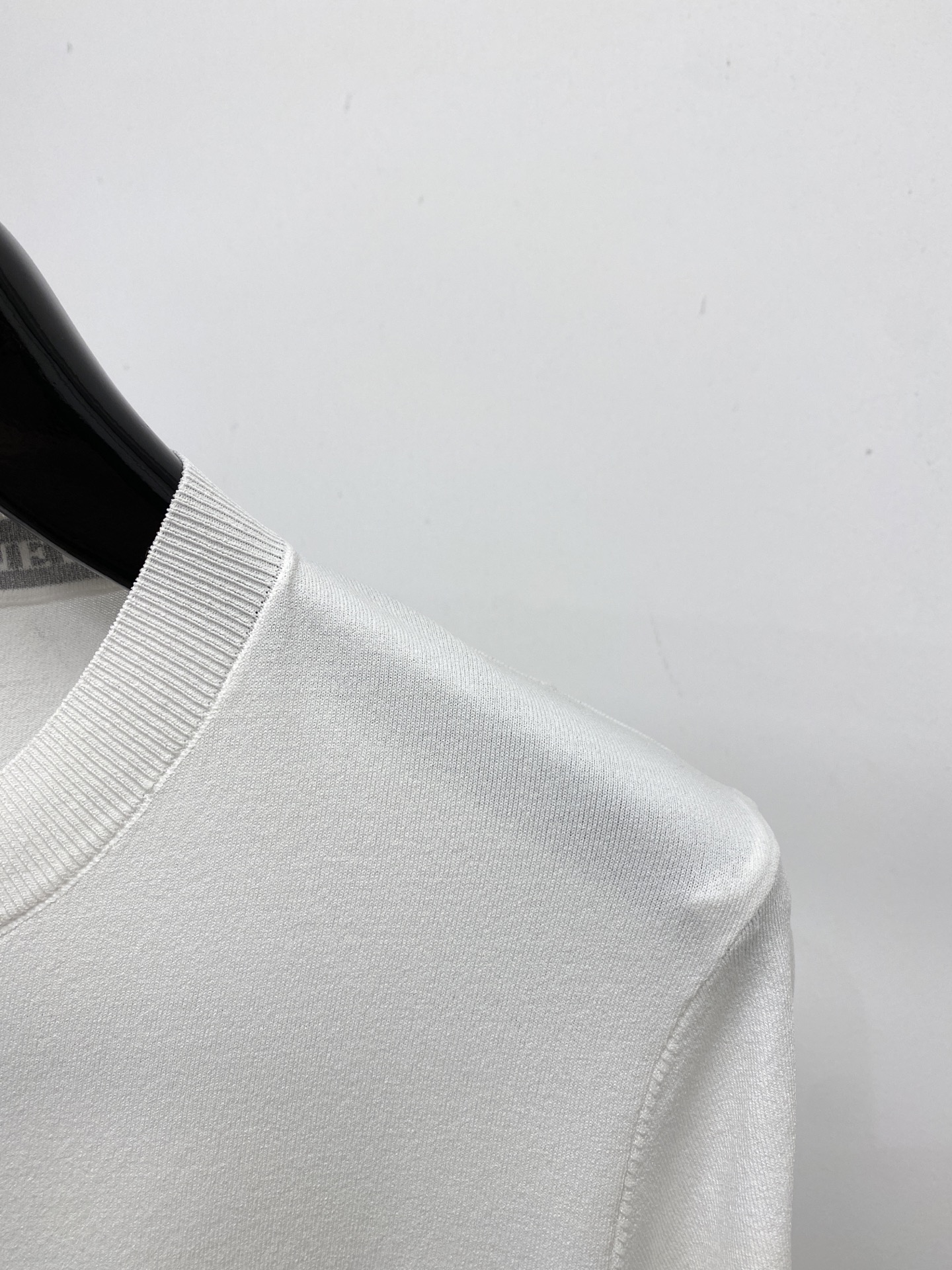 Brunello Cucinelli、2026新品短袖T恤，帅气时尚，简约百搭款。胸前精致刺绣图案log