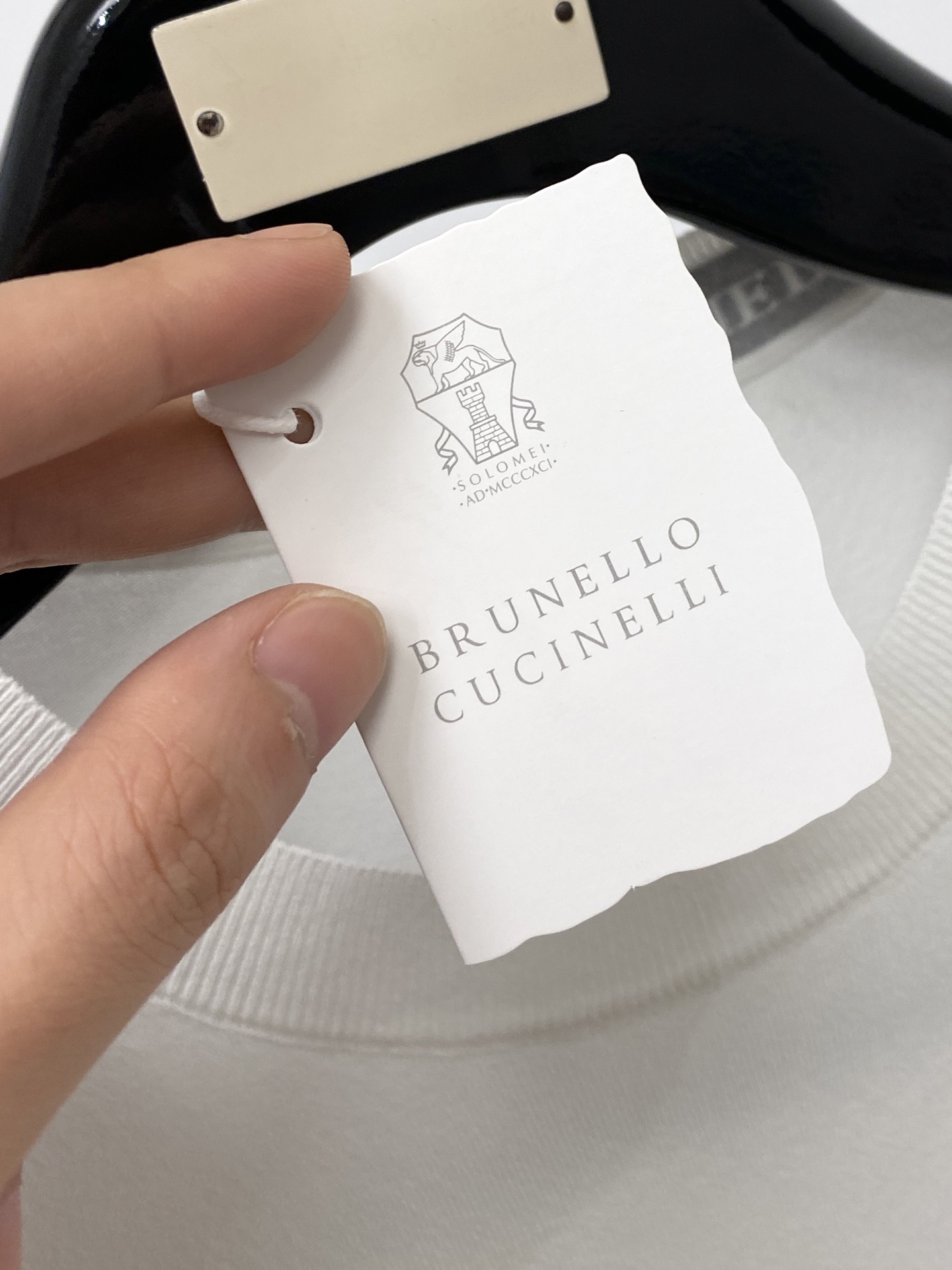 Brunello Cucinelli、2026新品短袖T恤，帅气时尚，简约百搭款。胸前精致刺绣图案log