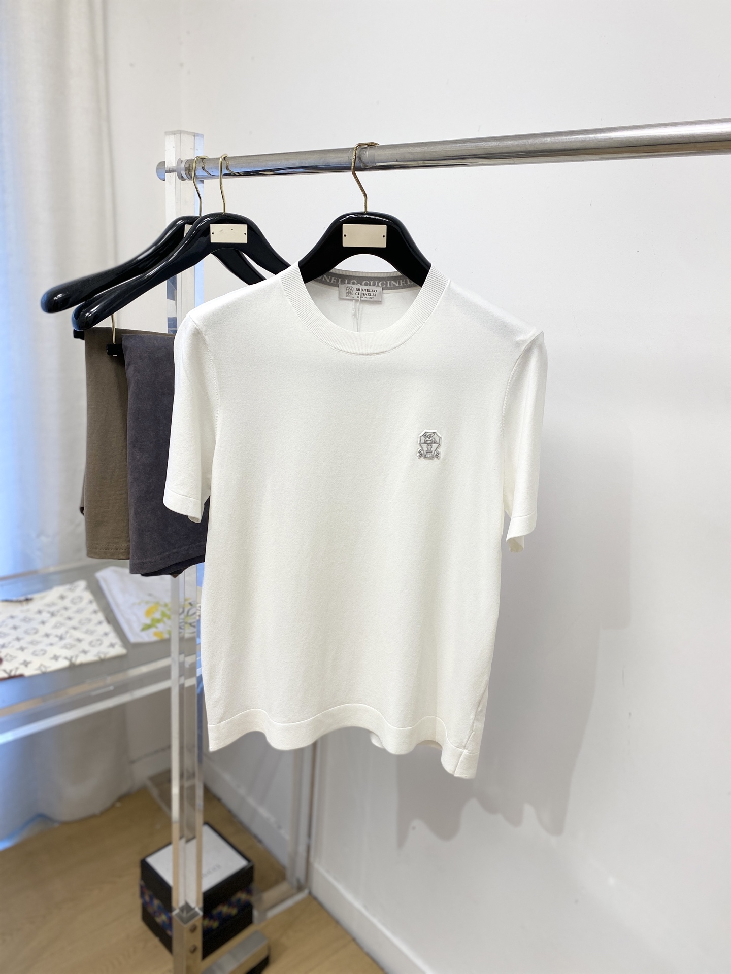 Brunello Cucinelli、2026新品短袖T恤，帅气时尚，简约百搭款。胸前精致刺绣图案log