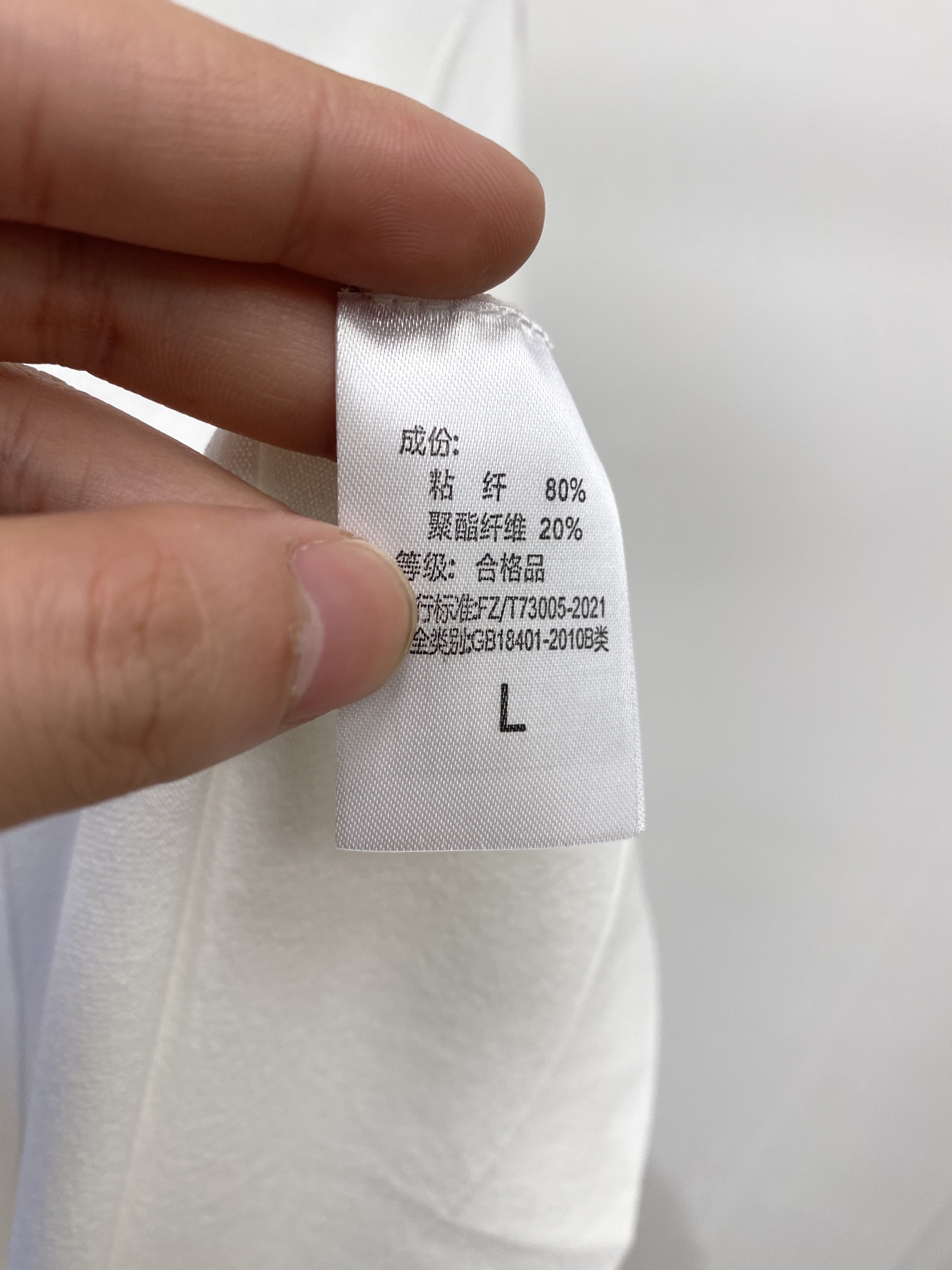 范思哲、2026新品短袖T恤，帅气时尚，简约百搭款。胸前精致刺绣图案logo，面料棉 不仅挺括，保持潮流