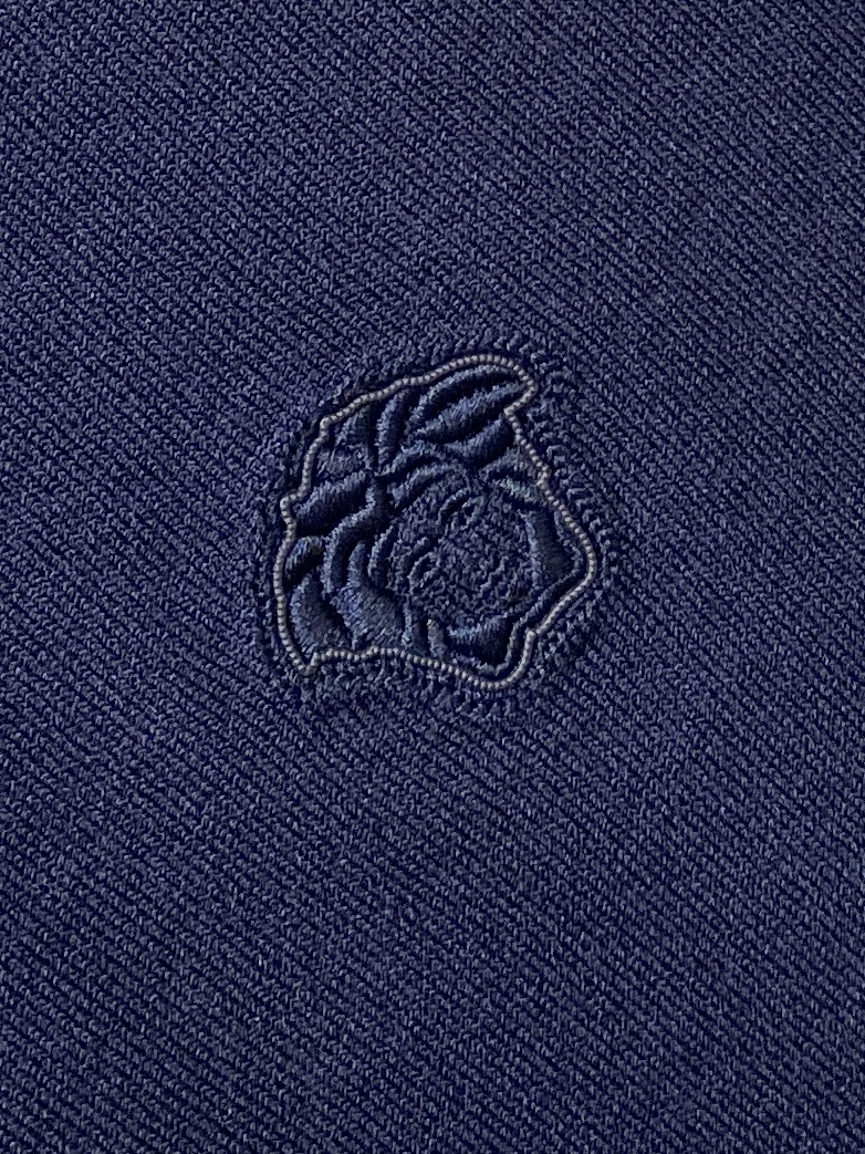 范思哲、2026新品短袖T恤，帅气时尚，简约百搭款。胸前精致刺绣图案logo，面料棉 不仅挺括，保持潮流