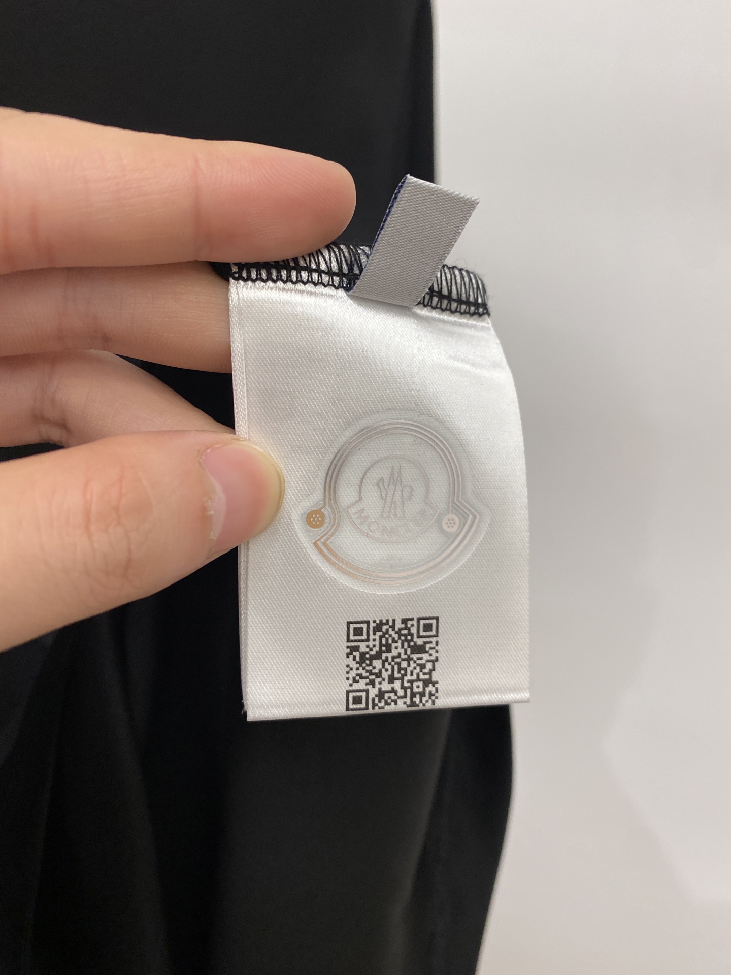 蒙口、2026新品短袖T恤，帅气时尚，简约百搭款。胸前精致刺绣图案logo，面料棉 不仅挺括，保持潮流的