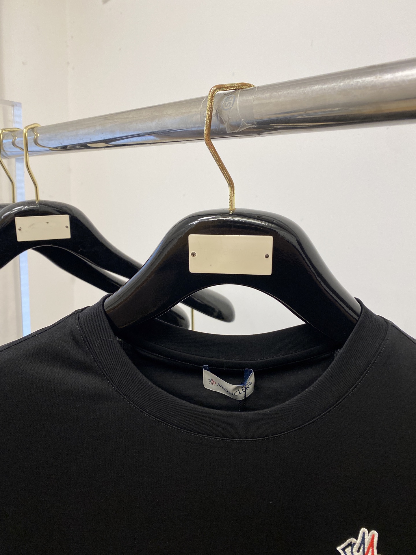 蒙口、2026新品短袖T恤，帅气时尚，简约百搭款。胸前精致刺绣图案logo，面料棉 不仅挺括，保持潮流的