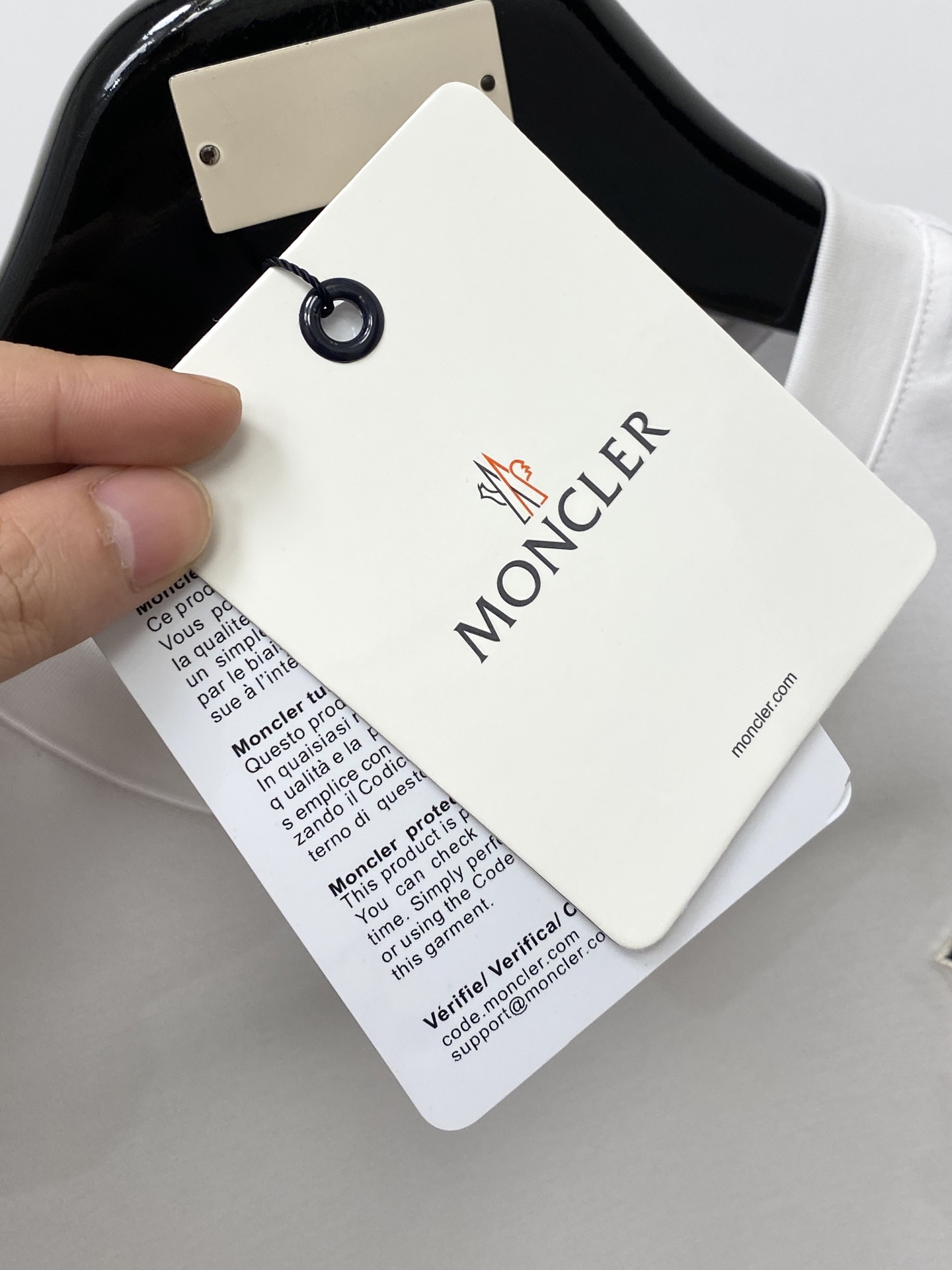 蒙口、2026新品短袖T恤，帅气时尚，简约百搭款。胸前精致刺绣图案logo，面料棉 不仅挺括，保持潮流的