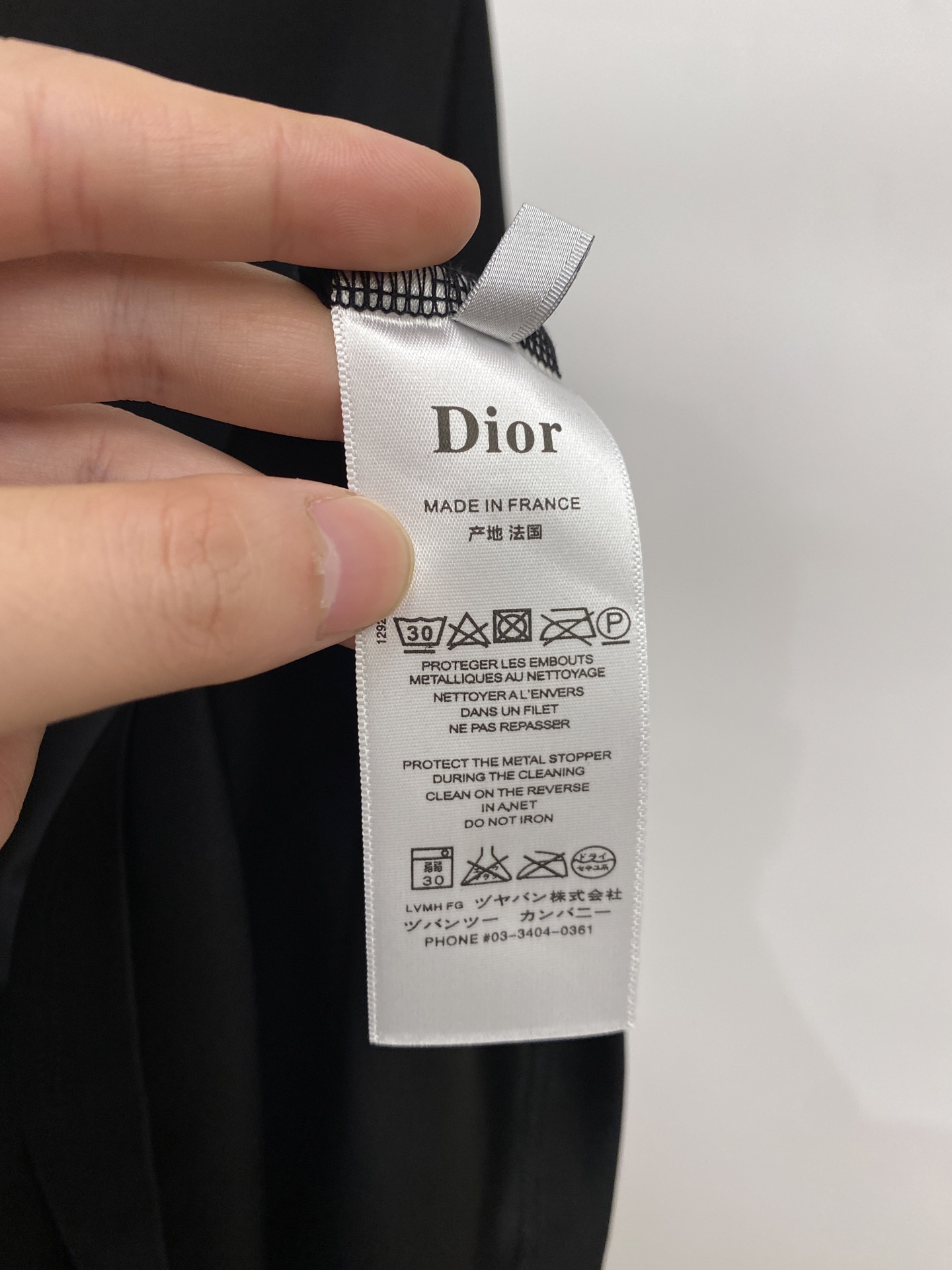 迪奥、2026新品短袖T恤，帅气时尚，简约百搭款。胸前精致刺绣图案logo，面料棉 不仅挺括，保持潮流的