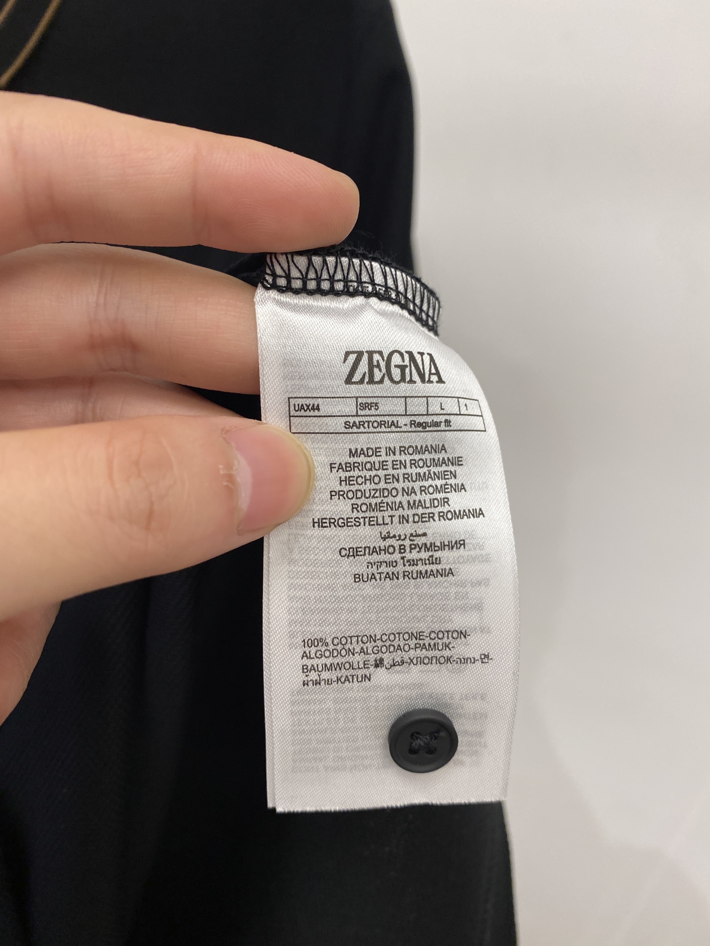 杰尼亚、2026新品短袖T恤，帅气时尚，胸前精致刺绣字母logo，简约百搭款。面料棉 不仅挺括，保持潮流