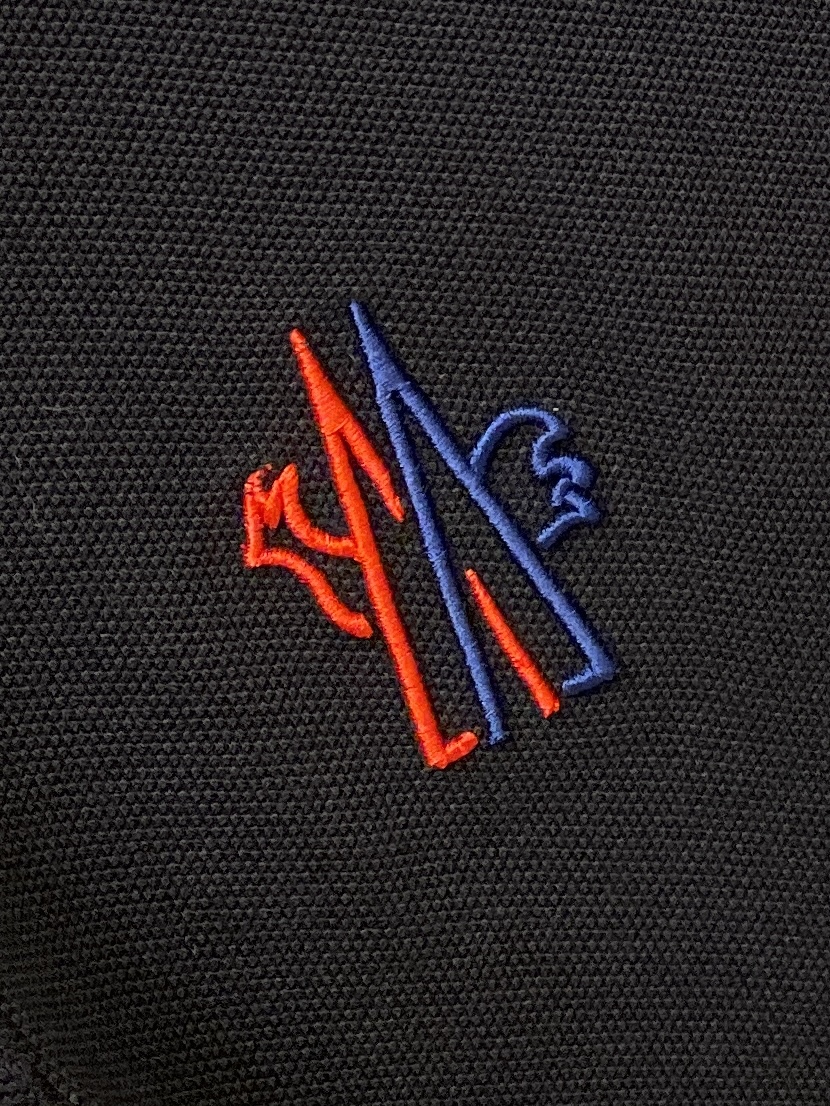 蒙口、2026新品短袖T恤，帅气时尚，胸前精致刺绣图案logo，简约百搭款。面料棉 不仅挺括，保持潮流的