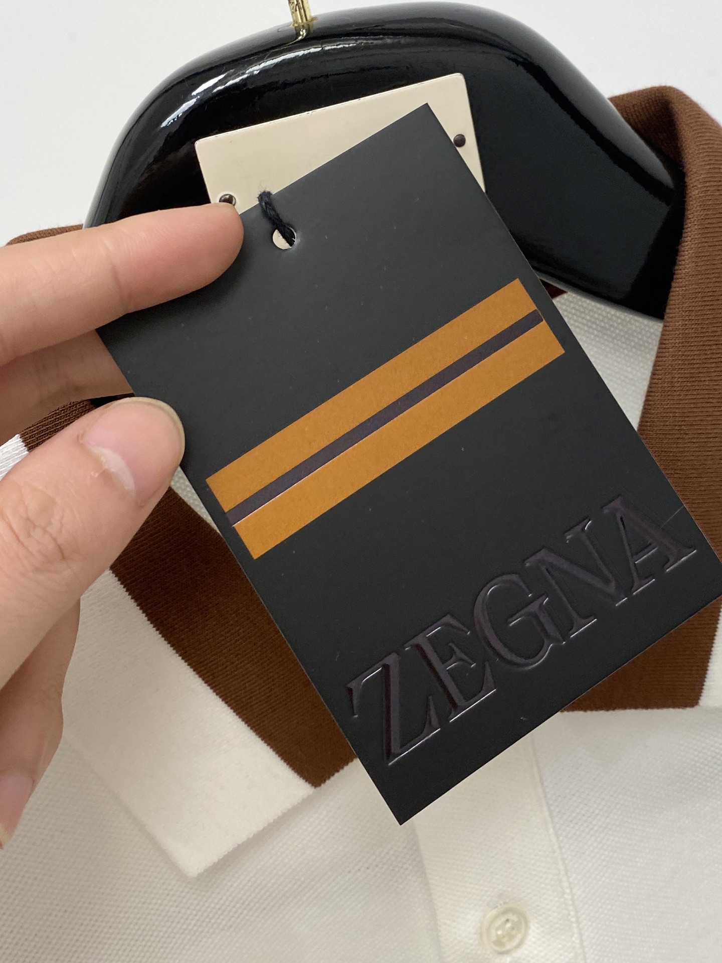 杰尼亚、2026新品短袖T恤，帅气时尚，胸前精致刺绣字母logo，简约百搭款。面料棉 不仅挺括，保持潮流