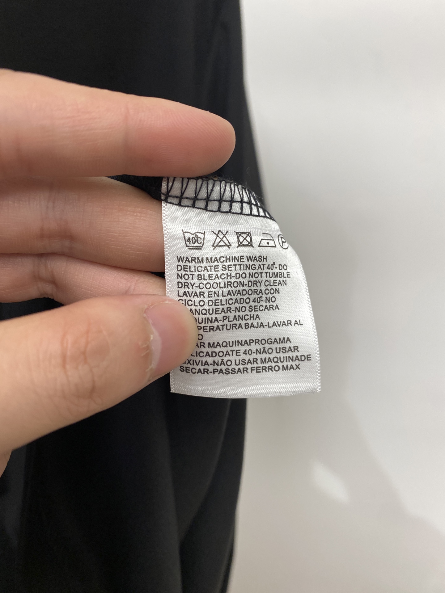 杰尼亚、2026新品短袖T恤，帅气时尚，胸前精致刺绣字母logo，简约百搭款。面料棉 不仅挺括，保持潮流
