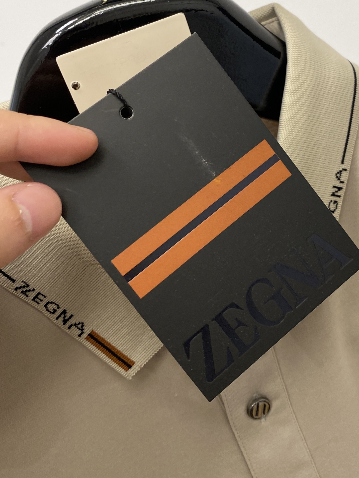 杰尼亚、2026新品短袖T恤，帅气时尚，胸前精致刺绣字母logo，简约百搭款。面料棉 不仅挺括，保持潮流