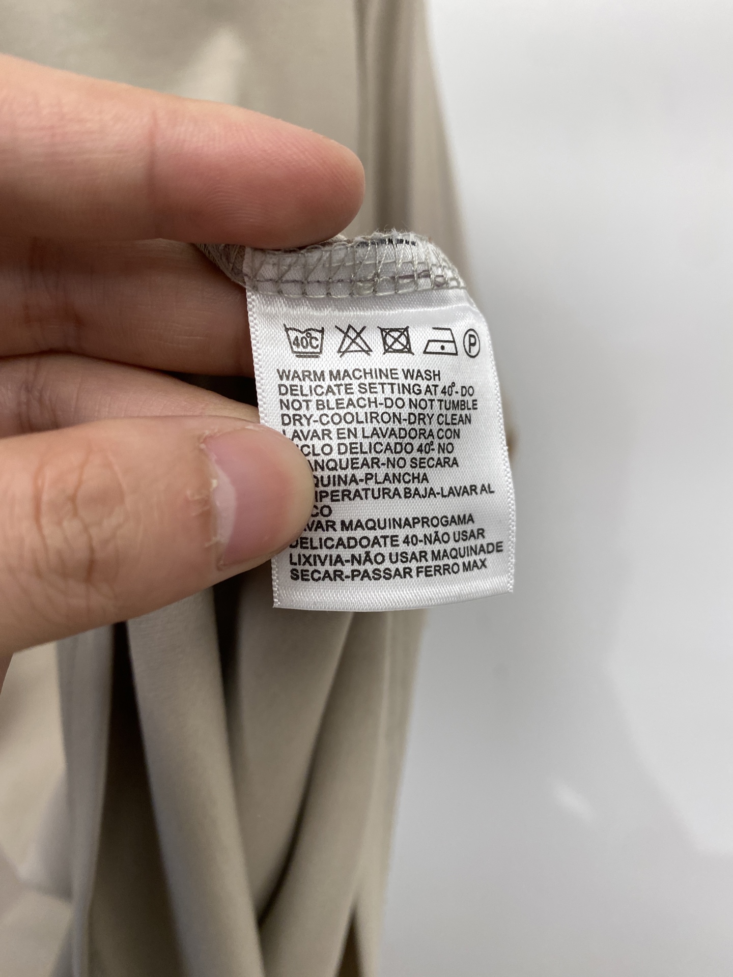 杰尼亚、2026新品短袖T恤，帅气时尚，胸前精致刺绣字母logo，简约百搭款。面料棉 不仅挺括，保持潮流