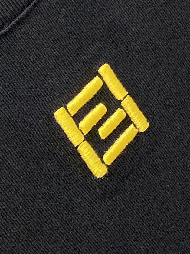 芬迪、2026新品短袖T恤，帅气时尚，胸前精致刺绣字母logo，简约百搭款。面料棉 不仅挺括，保持潮流的