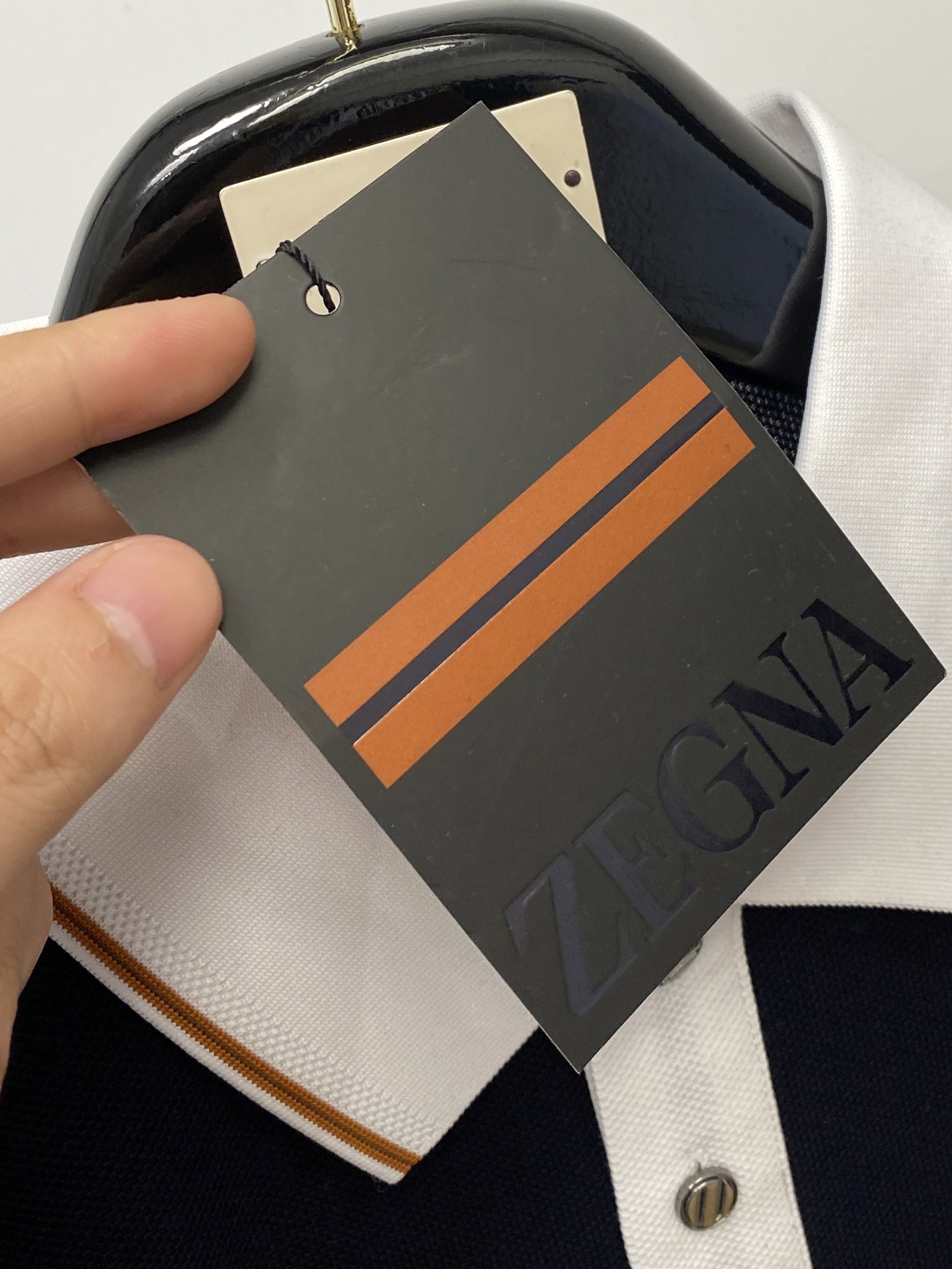 杰尼亚、2026新品短袖T恤，帅气时尚，胸前精致刺绣字母logo，简约百搭款。面料棉 不仅挺括，保持潮流