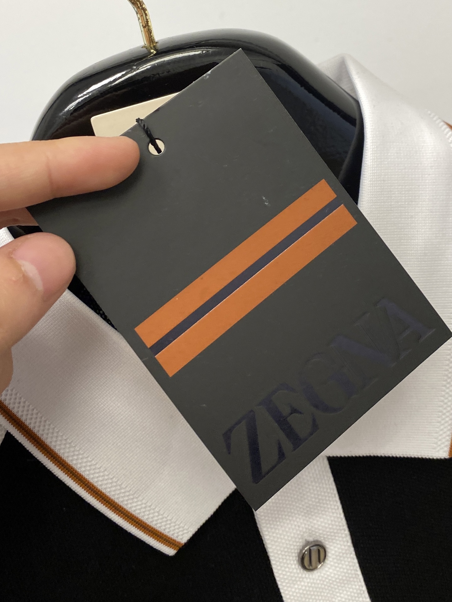 杰尼亚、2026新品短袖T恤，帅气时尚，胸前精致刺绣字母logo，简约百搭款。面料棉 不仅挺括，保持潮流