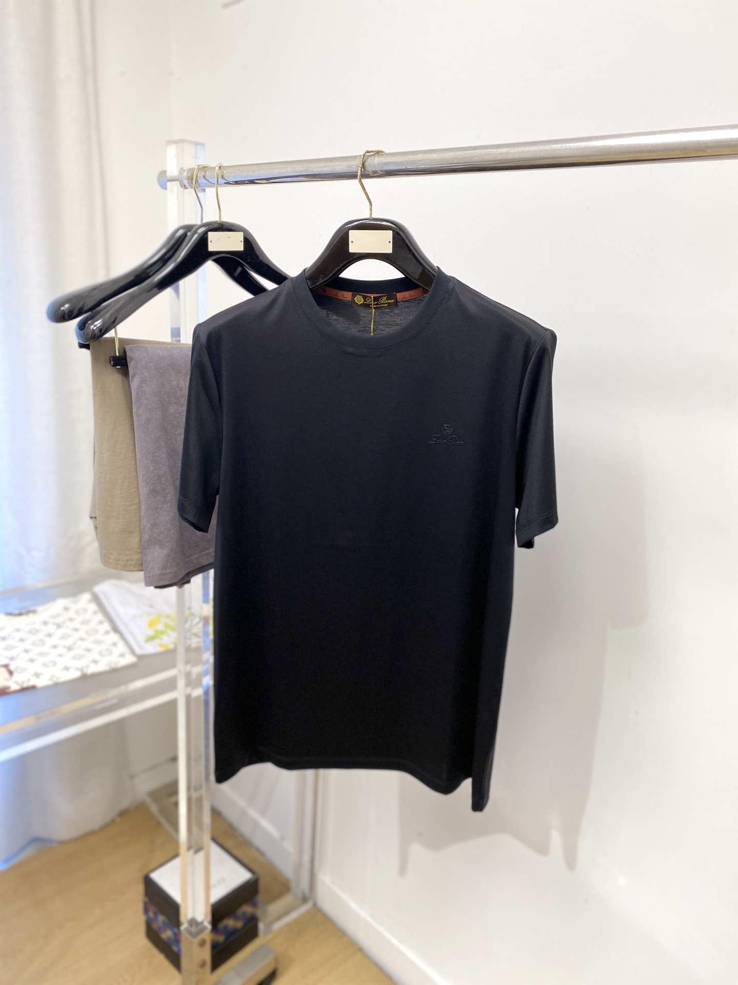 Loro Piana、2026新品短袖T恤，帅气时尚，胸前顶级印胶图案字母logo，简约百搭款。面料棉 