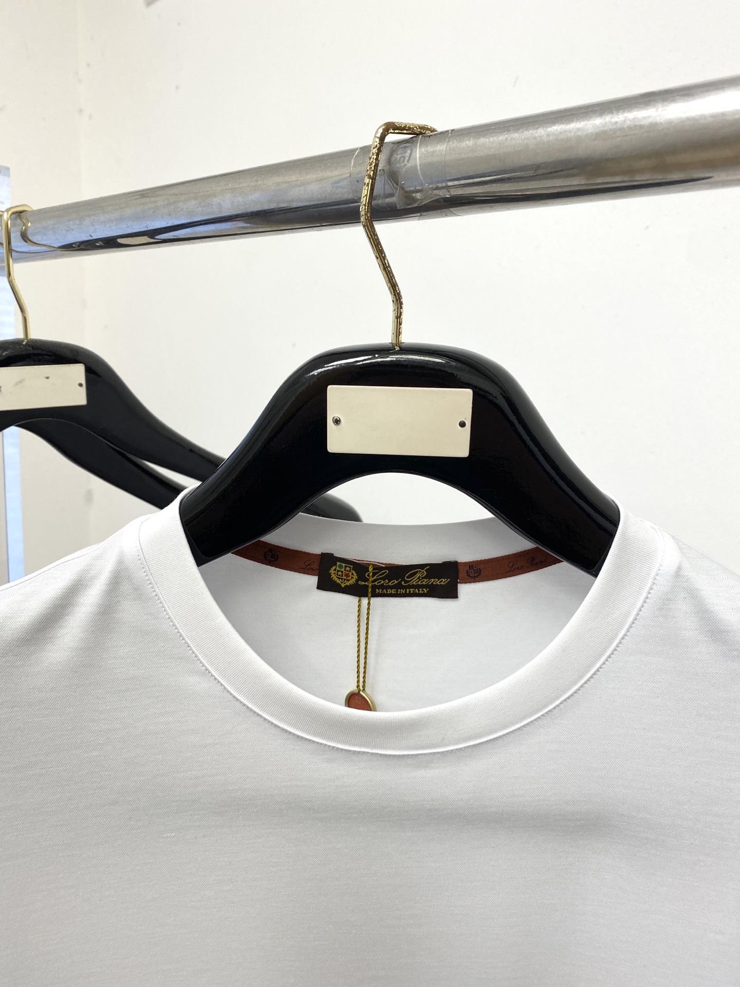 Loro Piana、2026新品短袖T恤，帅气时尚，胸前顶级印胶图案字母logo，简约百搭款。面料棉 