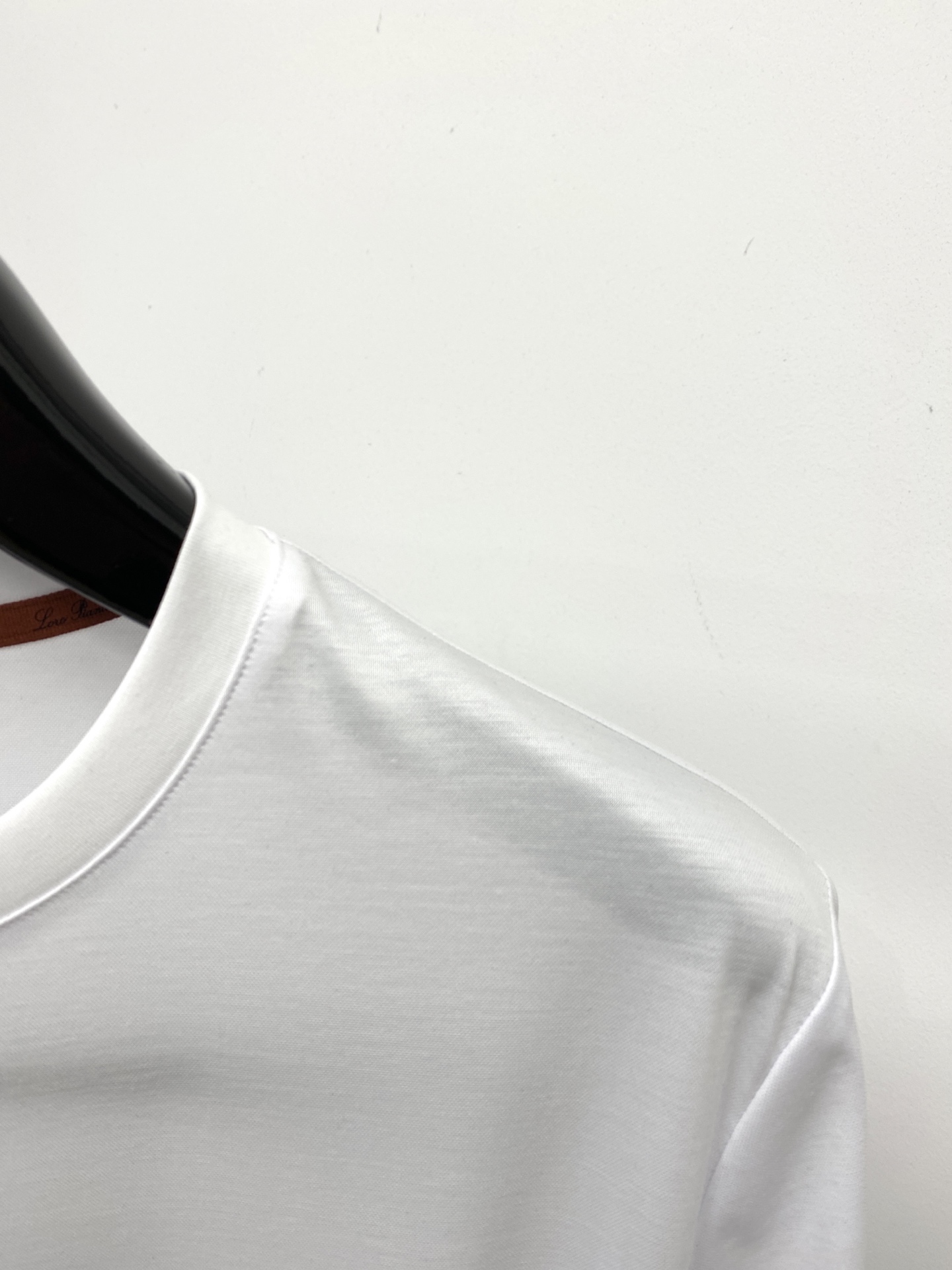 Loro Piana、2026新品短袖T恤，帅气时尚，胸前顶级印胶图案字母logo，简约百搭款。面料棉 