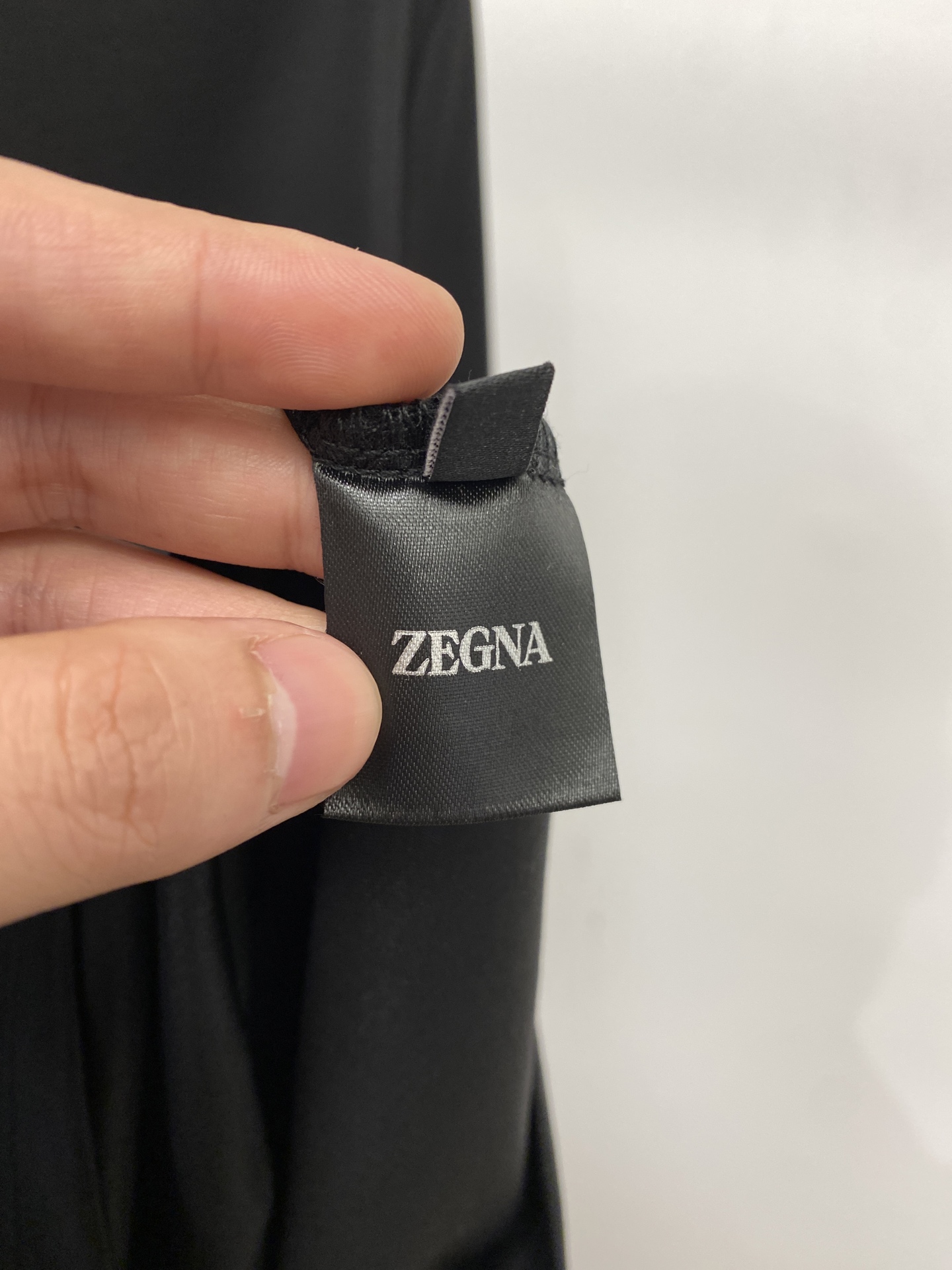 杰尼亚、2026新品短袖T恤，帅气时尚，胸前精致刺绣字母logo，简约百搭款。面料棉 不仅挺括，保持潮流