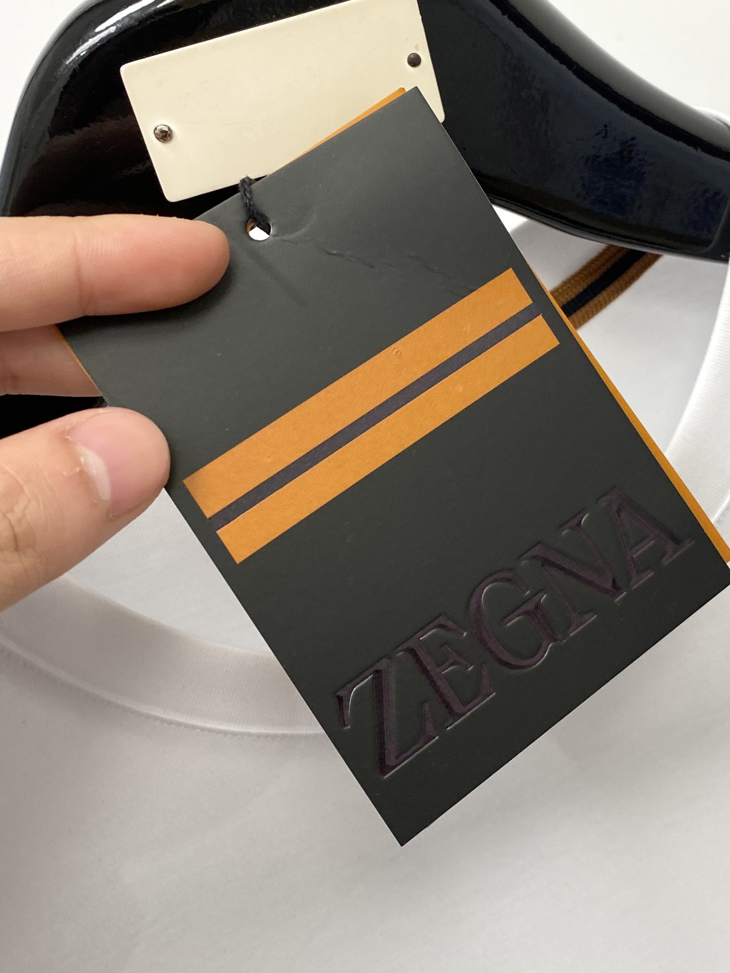杰尼亚、2026新品短袖T恤，帅气时尚，胸前精致刺绣字母logo，简约百搭款。面料棉 不仅挺括，保持潮流