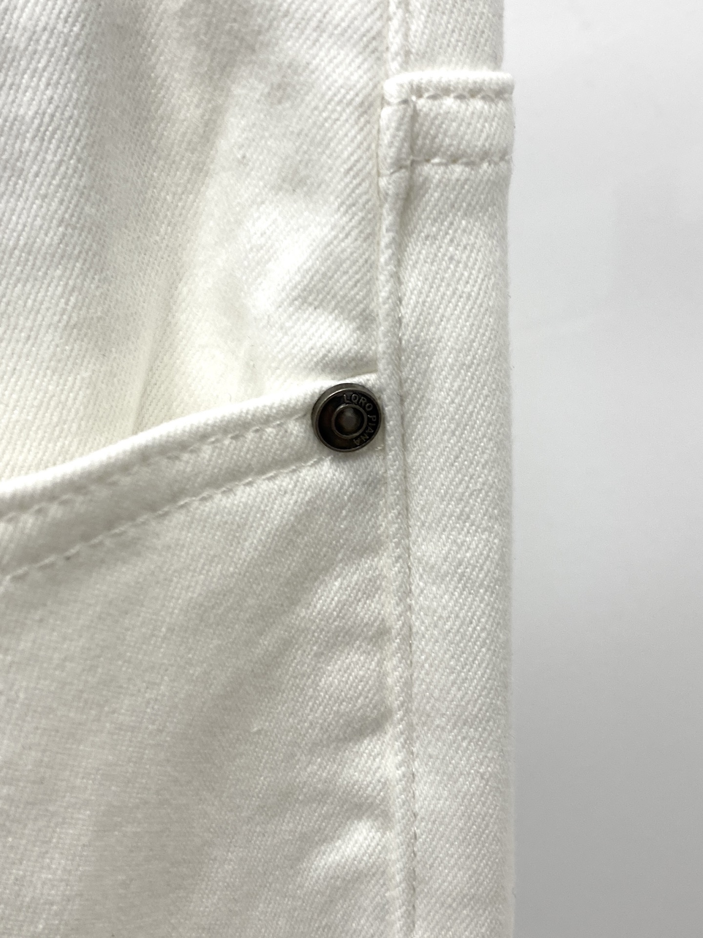 Loro Piana、2026最新品，专柜同步有售，原单狠货，水洗休闲牛仔裤，进口原版水洗弹力面料，舒适