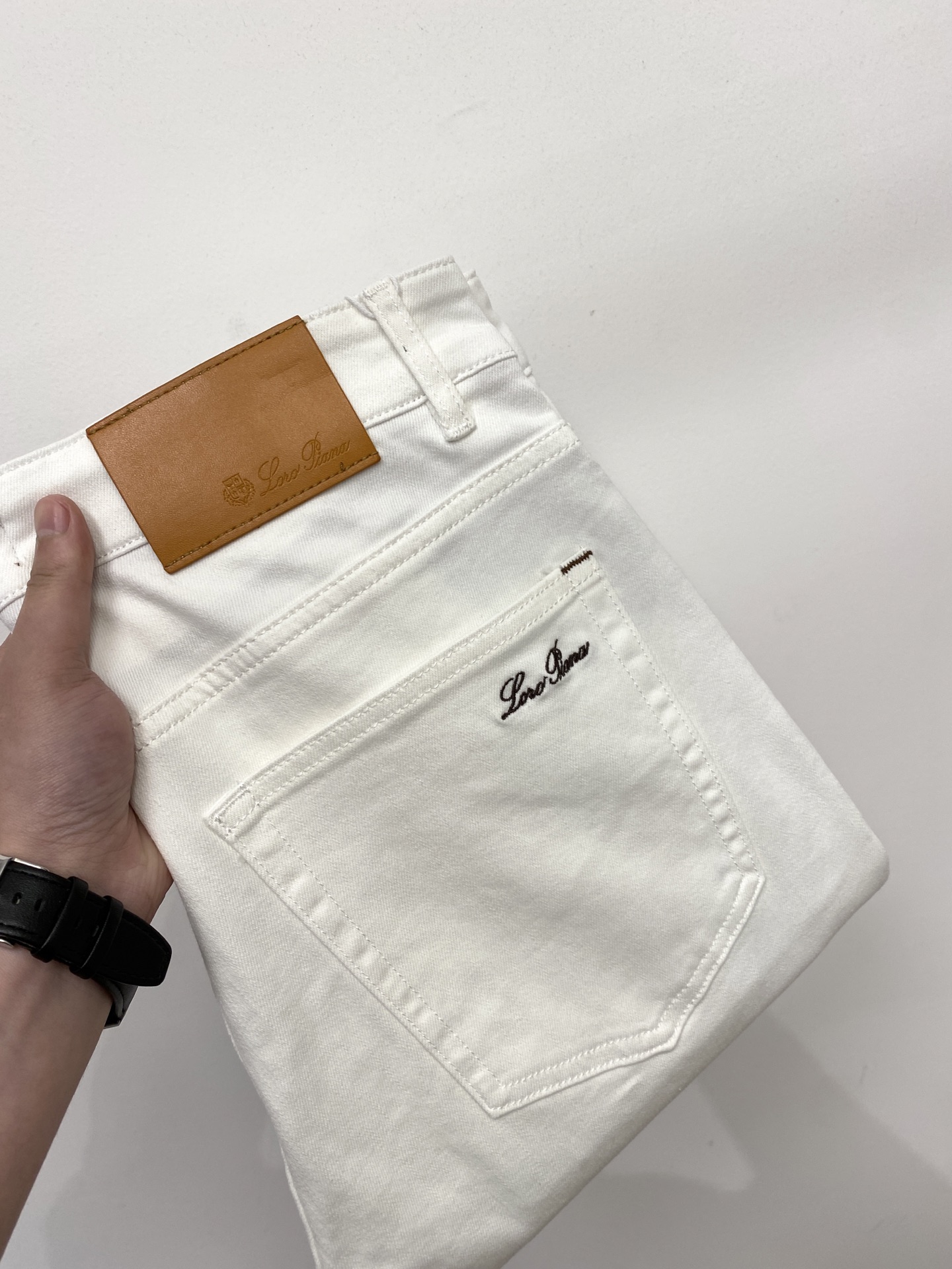 Loro Piana、2026最新品，专柜同步有售，原单狠货，水洗休闲牛仔裤，进口原版水洗弹力面料，舒适