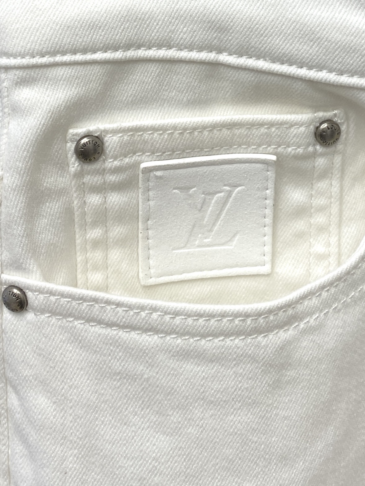 LV、2026最新品，专柜同步有售，原单狠货，水洗休闲牛仔裤，进口原版水洗弹力面料，舒适有弹性，原版五金