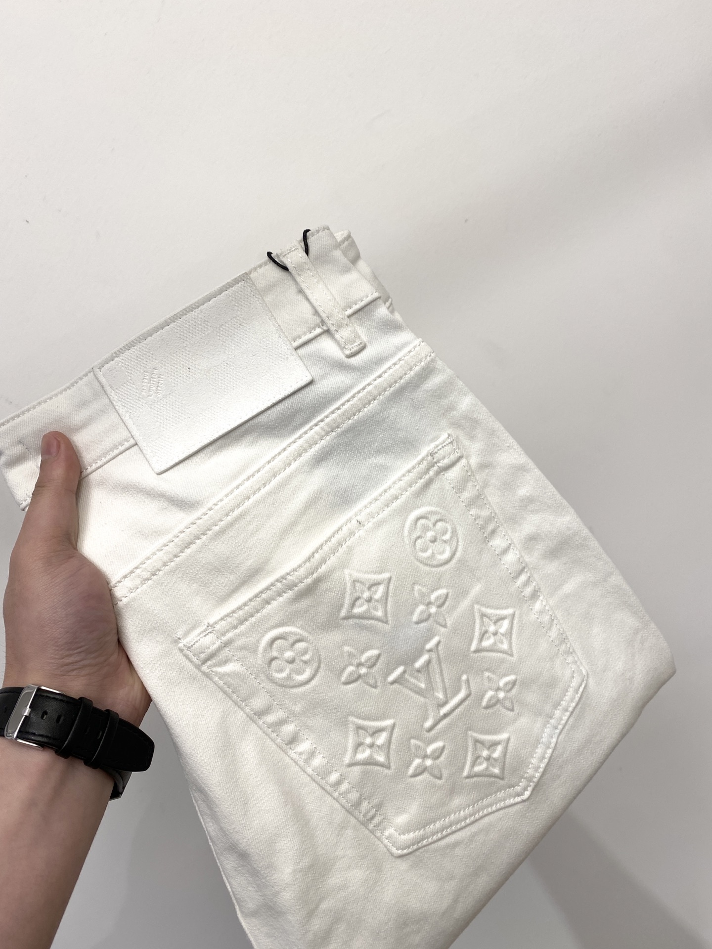 LV、2026最新品，专柜同步有售，原单狠货，水洗休闲牛仔裤，进口原版水洗弹力面料，舒适有弹性，原版五金