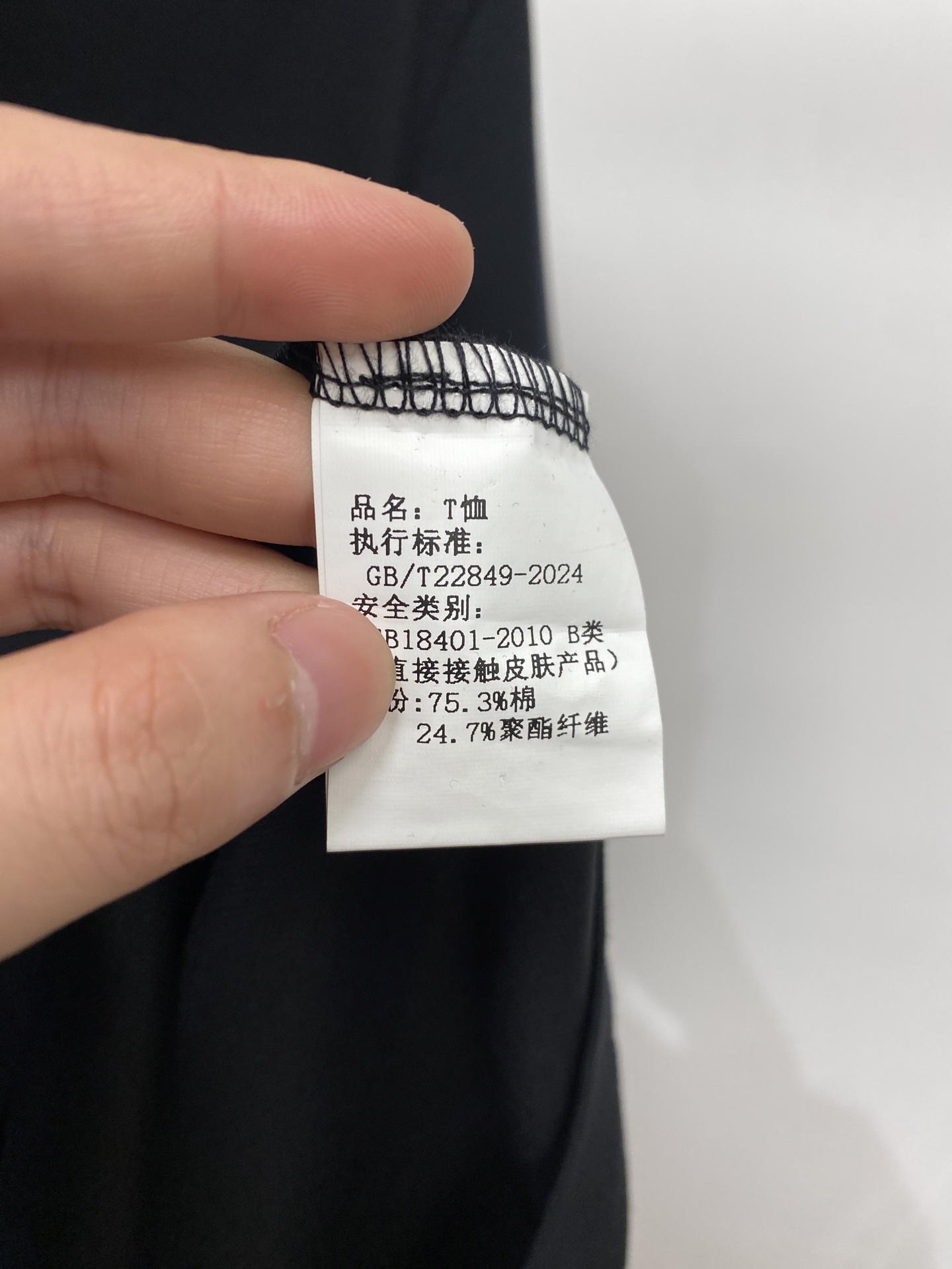 巴宝莉、2026新品短袖T恤，帅气时尚，胸前刺绣装饰字母logo，简约百搭款。面料棉 不仅挺括，保持潮流