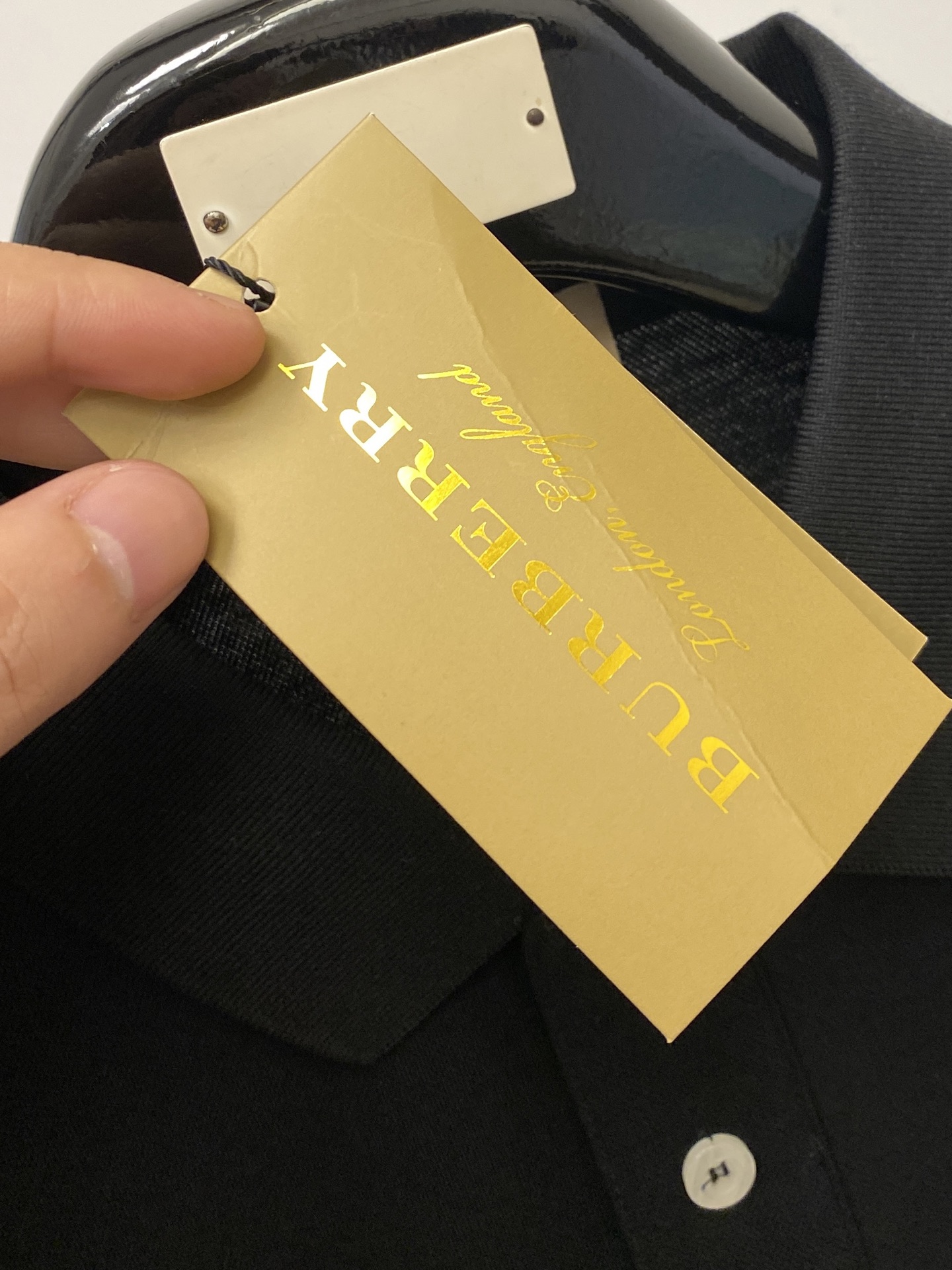 巴宝莉、2026新品短袖T恤，帅气时尚，胸前刺绣装饰字母logo，简约百搭款。面料棉 不仅挺括，保持潮流