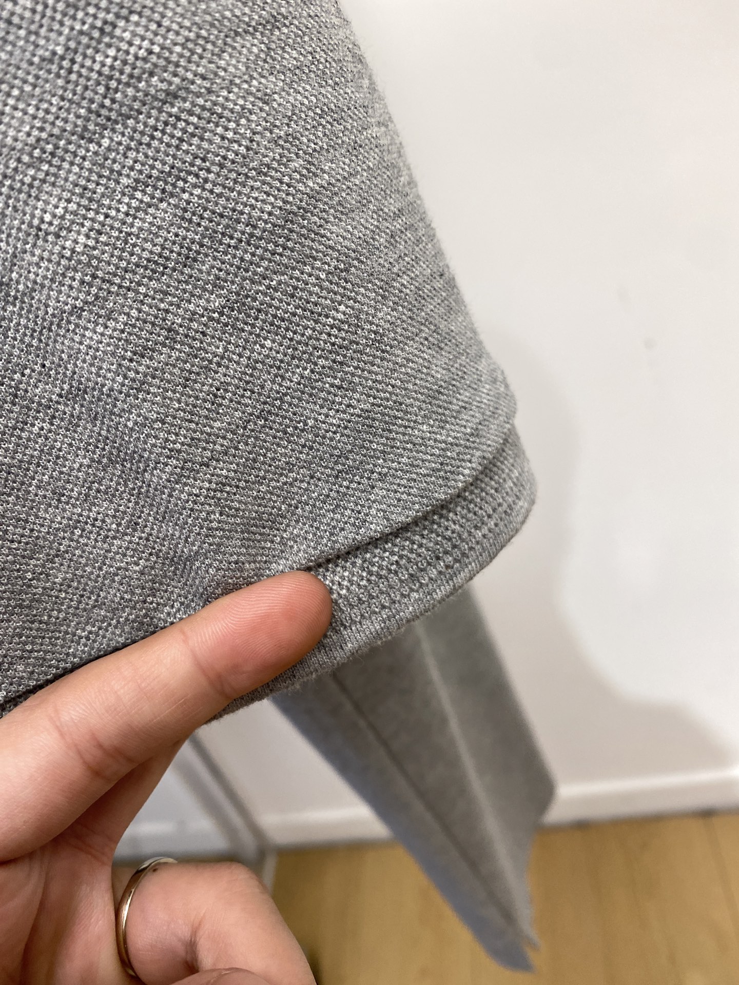 Loro Piana、2026新品短袖T恤，帅气时尚，胸前精致刺绣字母logo，简约百搭款。面料棉 不仅